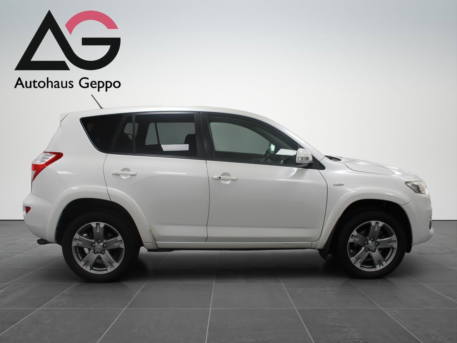Toyota RAV 4 Executive 2.2 D-4D 150 ch BVA 4x4 – Cuir – Sièges chauffants – Caméra – Attelage – Climatisation 3 zones – Jantes 18