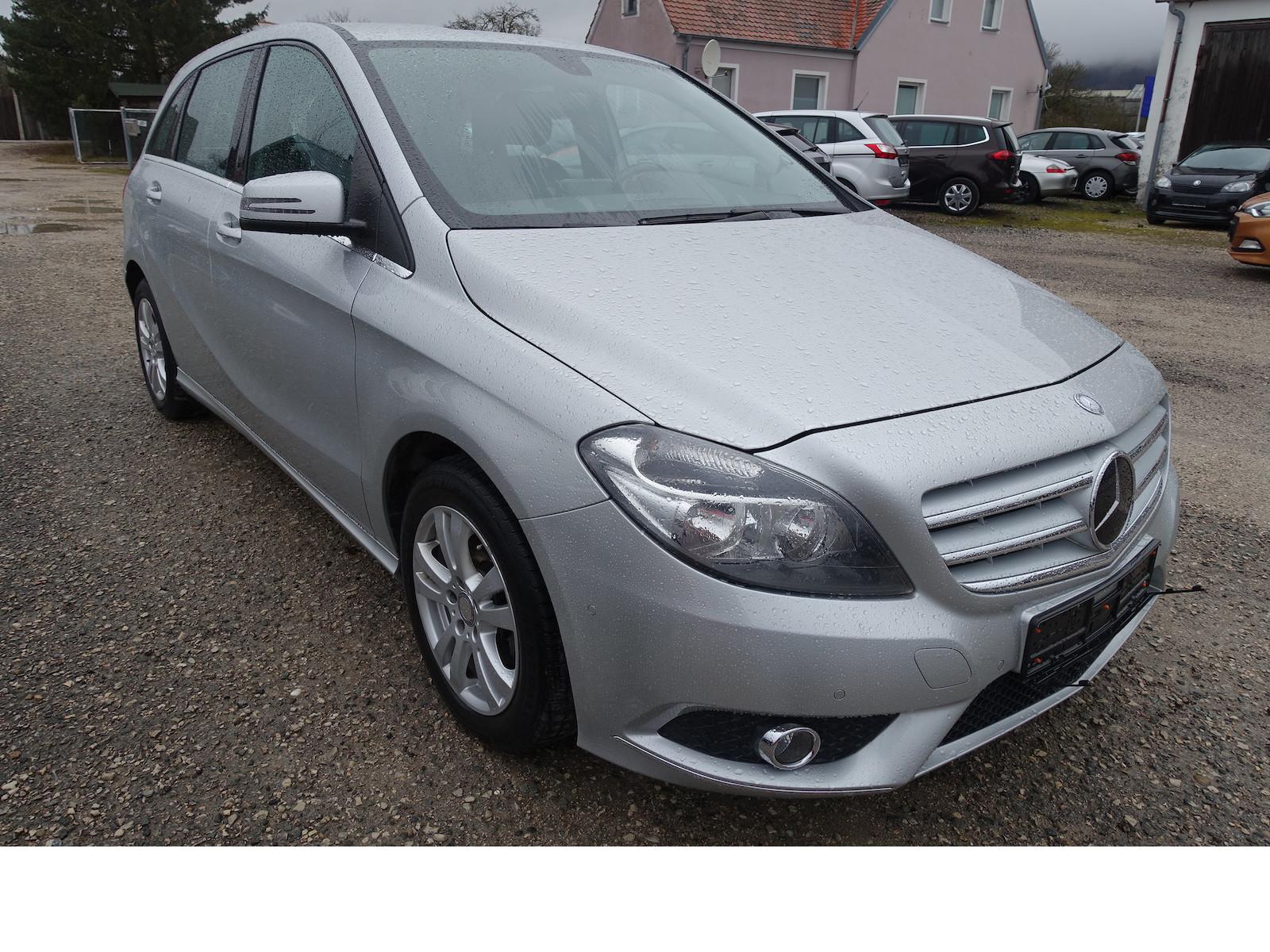 Mercedes-Benz B 180 d Standard Automatik Navi PDC Kamera