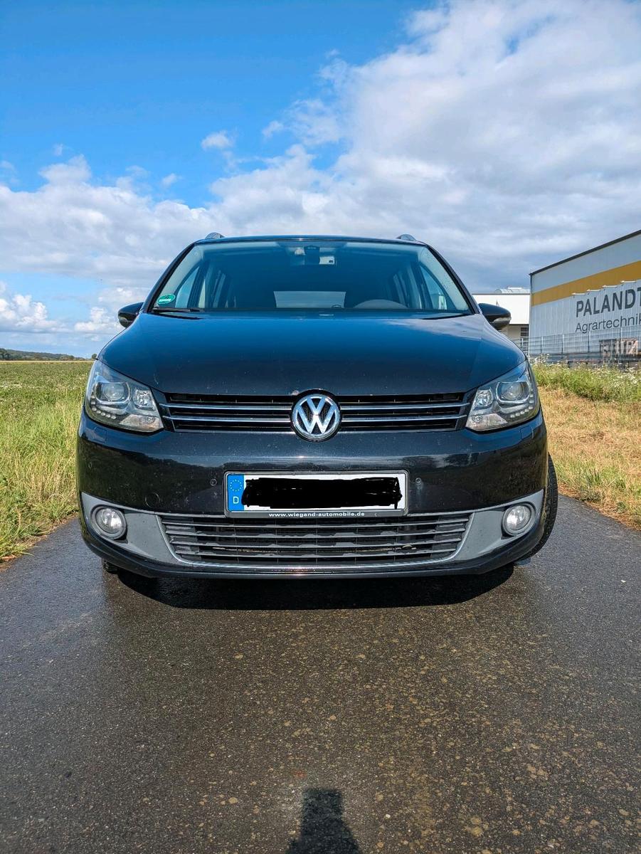 Volkswagen Touran 2011 — interior