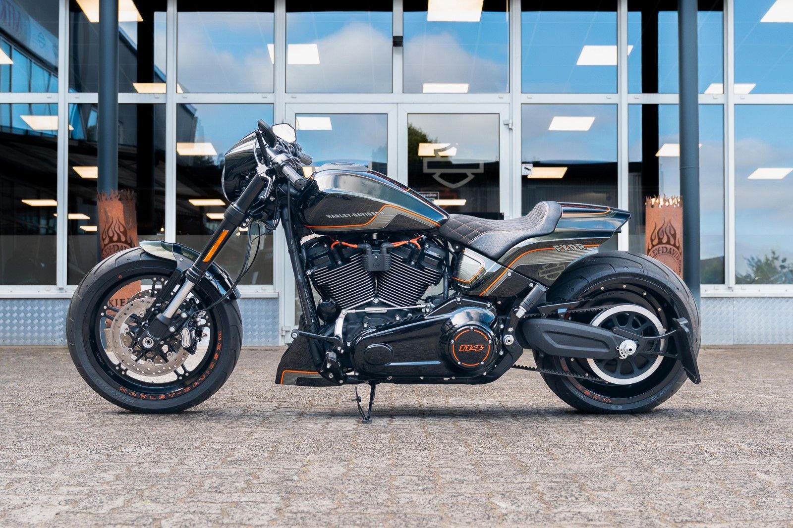 Fahrzeugabbildung Harley-Davidson FXDRS 114 CUI - KESSTECH - SEITLICHER KZH