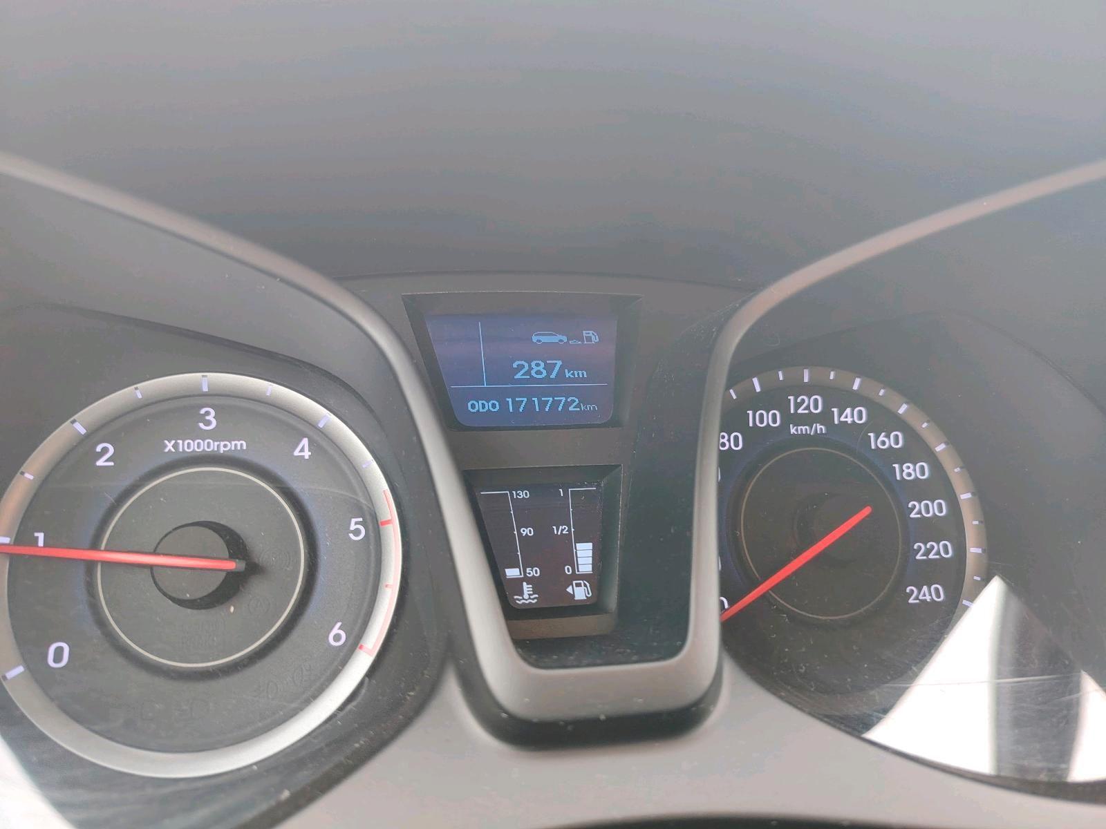 Hyundai ix20 2012 — photo 8