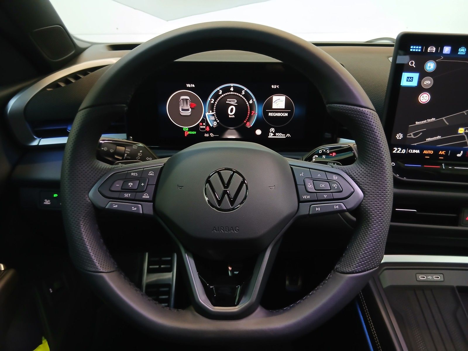 Fahrzeugabbildung Volkswagen T-Roc  R-Line 1.5 eTSI DSG + AHK+ LED+Matrix+ACC
