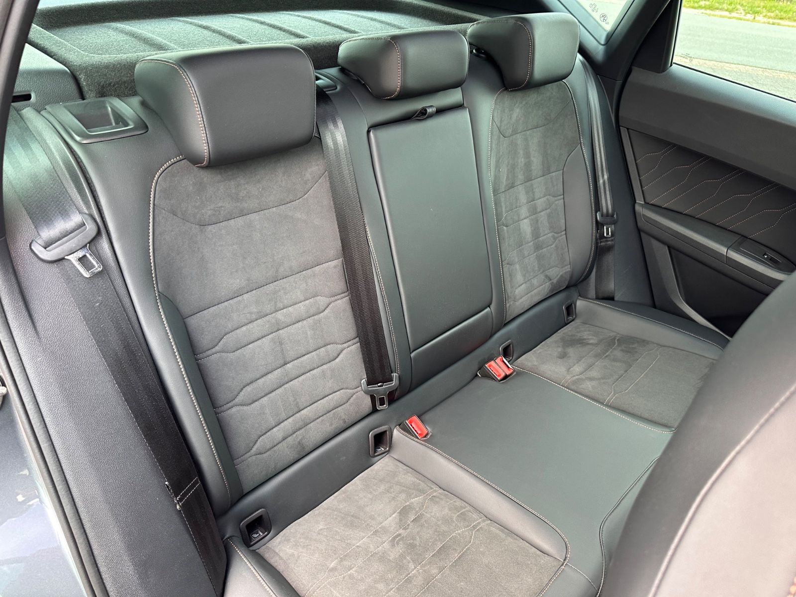 Fahrzeugabbildung CUPRA Ateca 1.5 TSI DSG Pano/ACC/Navi/LED/SHZG/Travel
