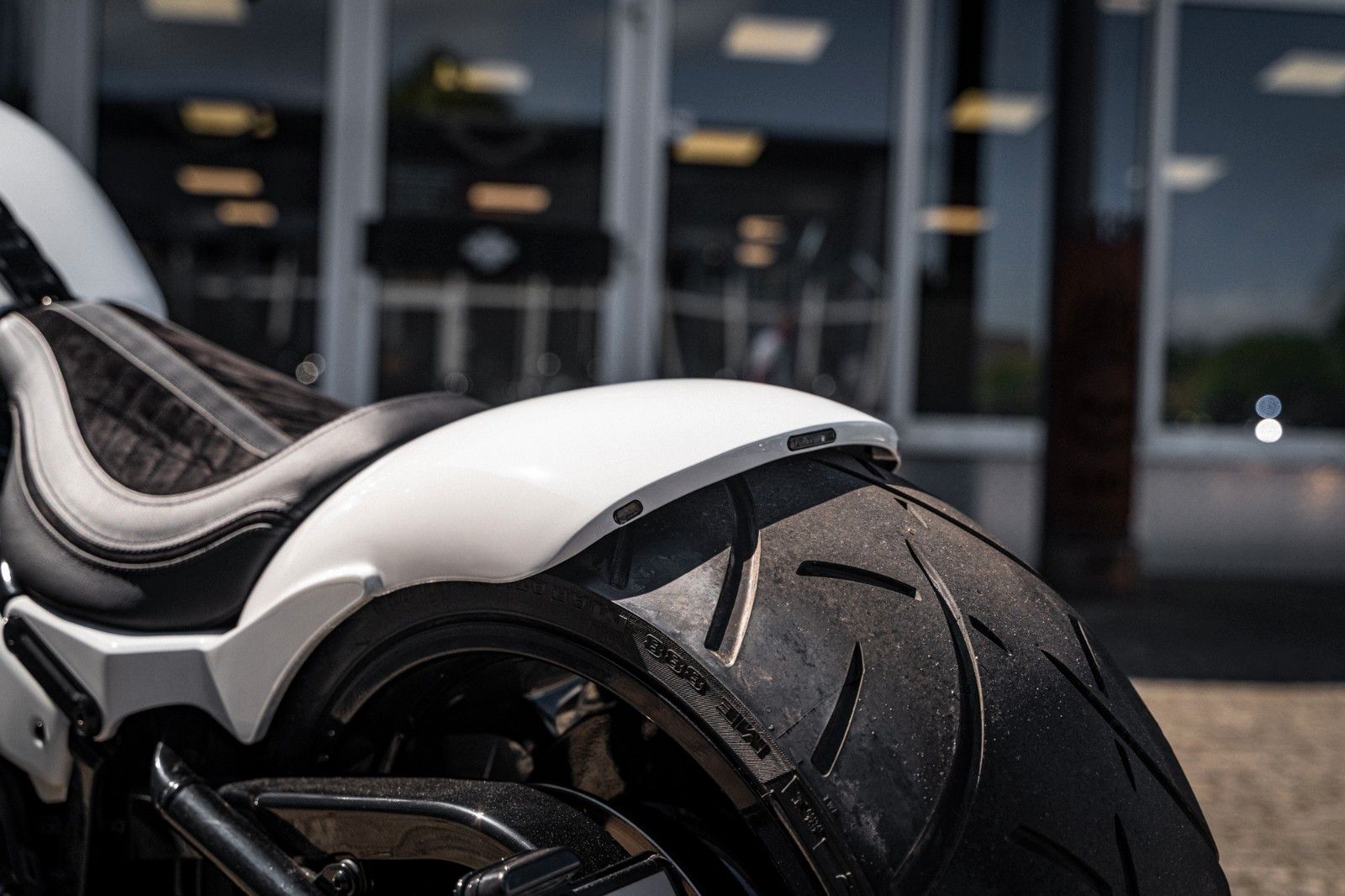 Fahrzeugabbildung Harley-Davidson WHITE FAT BOY FLFBS 114 MY24 -KESSTECH-