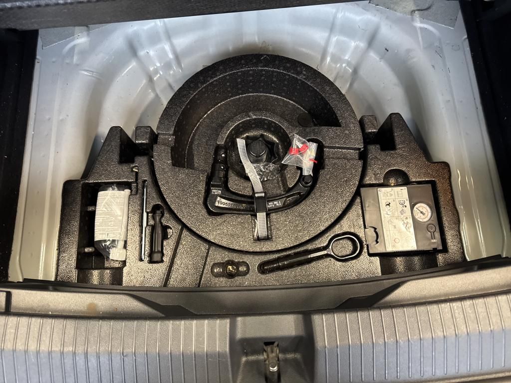 Fahrzeugabbildung Volkswagen T-Roc TSI Style DSG LEDplus AHK Navi AID ACC RFK