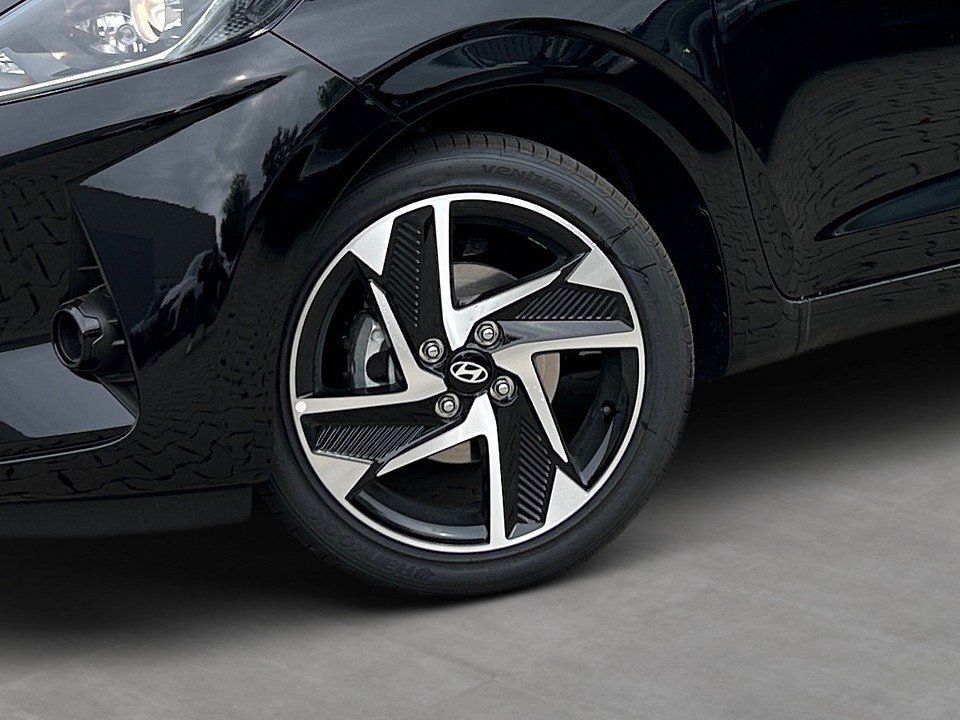 Fahrzeugabbildung Hyundai i10 1.2 PRIME KLIMAAT+NAV+SHZ+LHZ+CARPLAY+QI+KAM