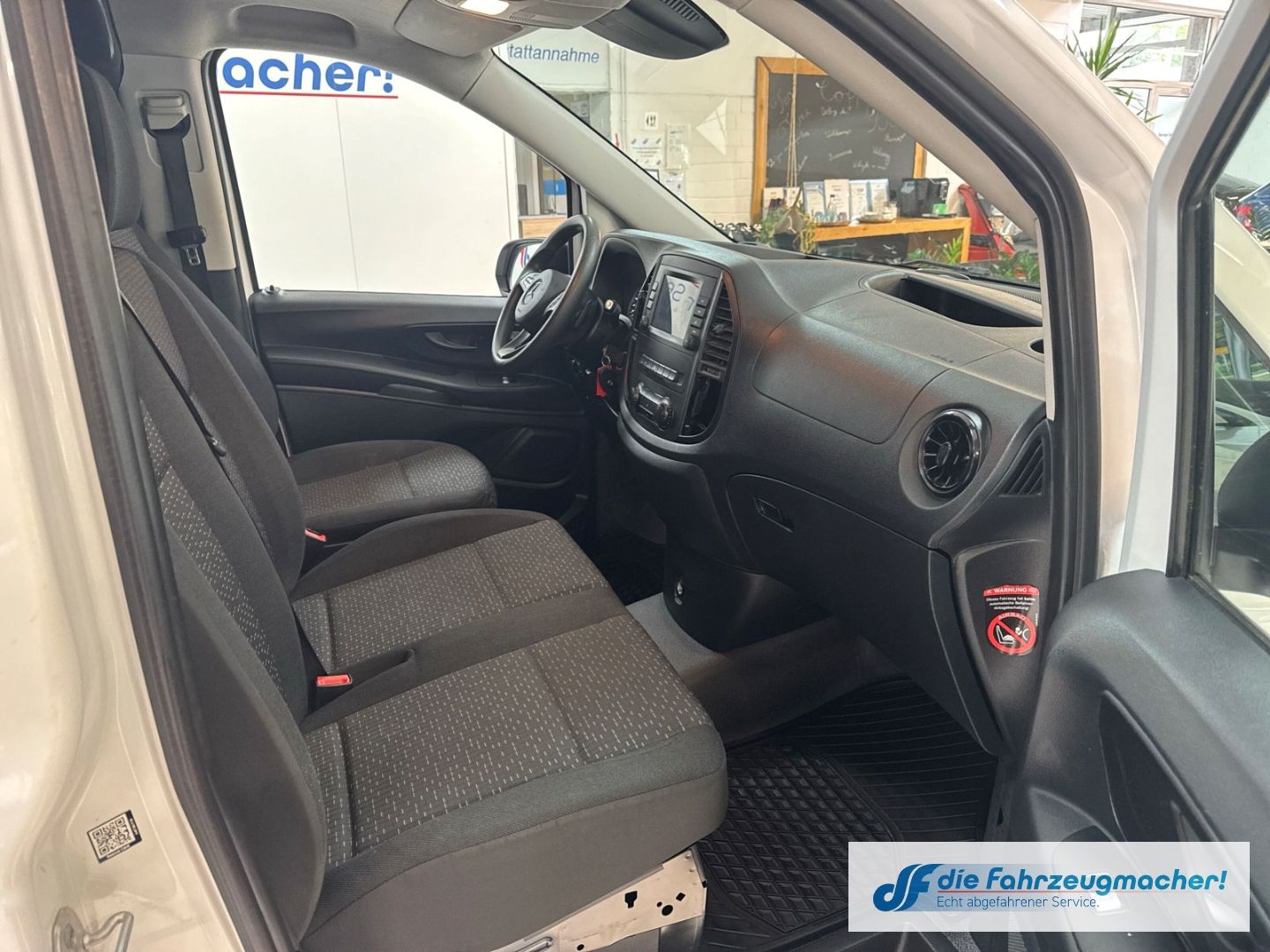 Fahrzeugabbildung Mercedes-Benz Vito Kasten e111 lang  LONG RANGE 60 DAB SHZ Rüc
