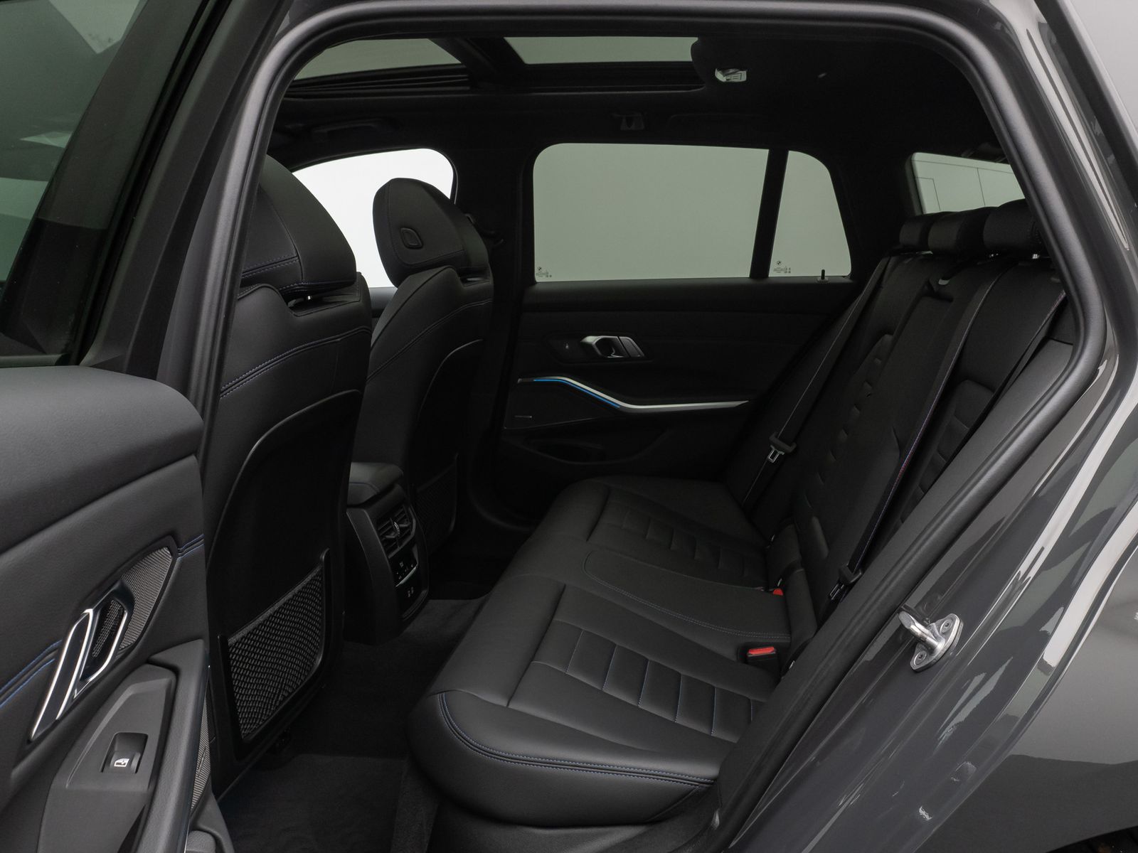 Fahrzeugabbildung BMW 330e xD M Sport Pro Panorama Kamera HUD DAB H/K