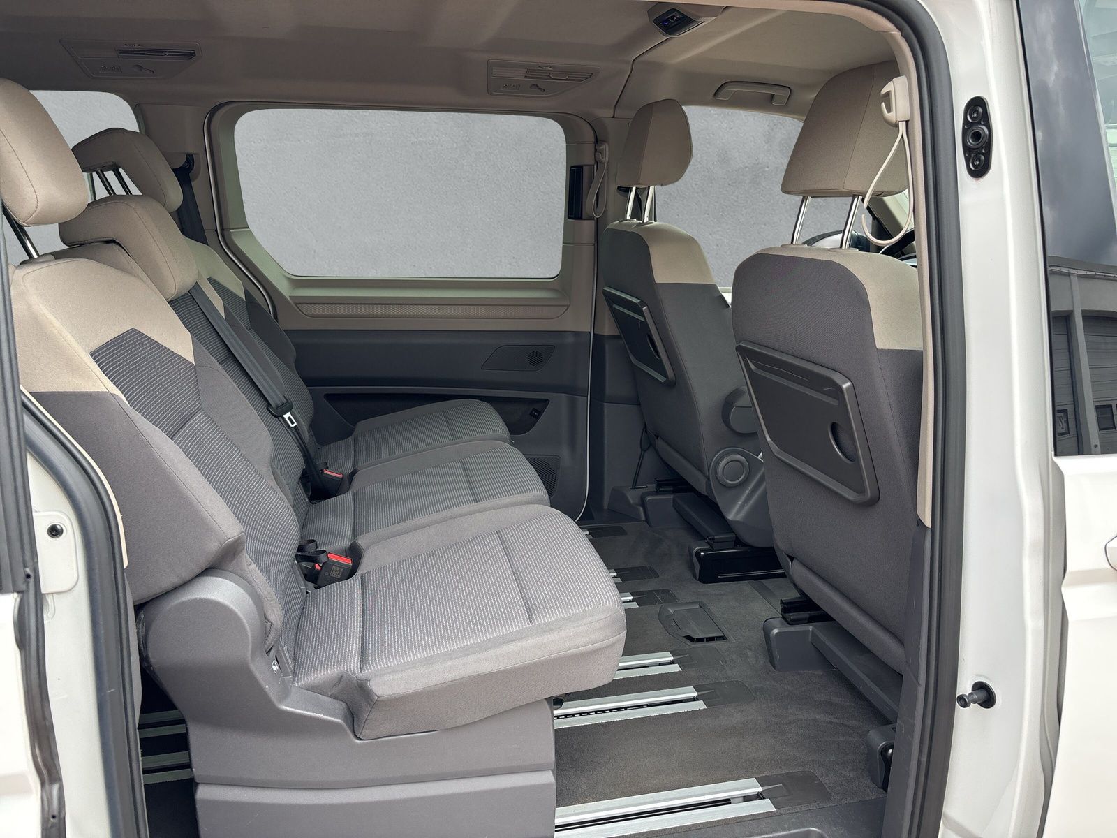 Fahrzeugabbildung Volkswagen Multivan 1.4 TSI eHybrid LR DSG AHK RFK App-Conn