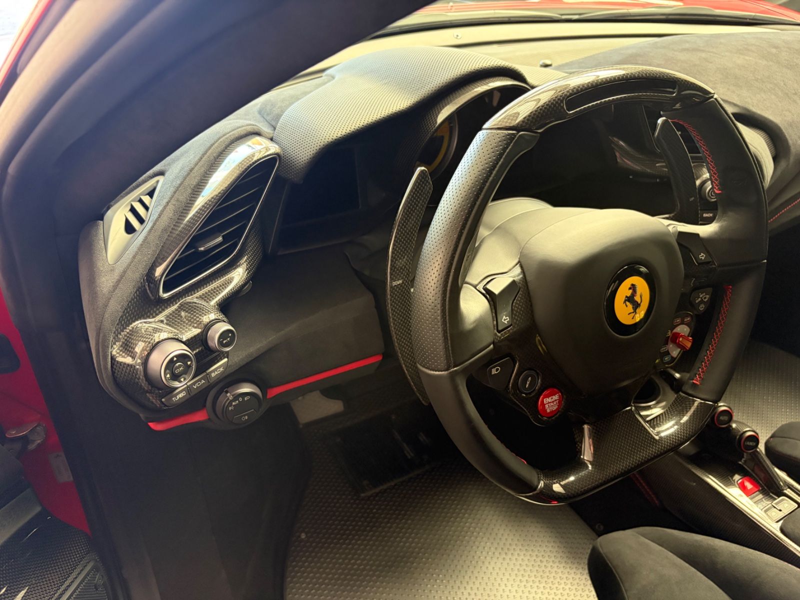 FERRARI 488 Pista 22