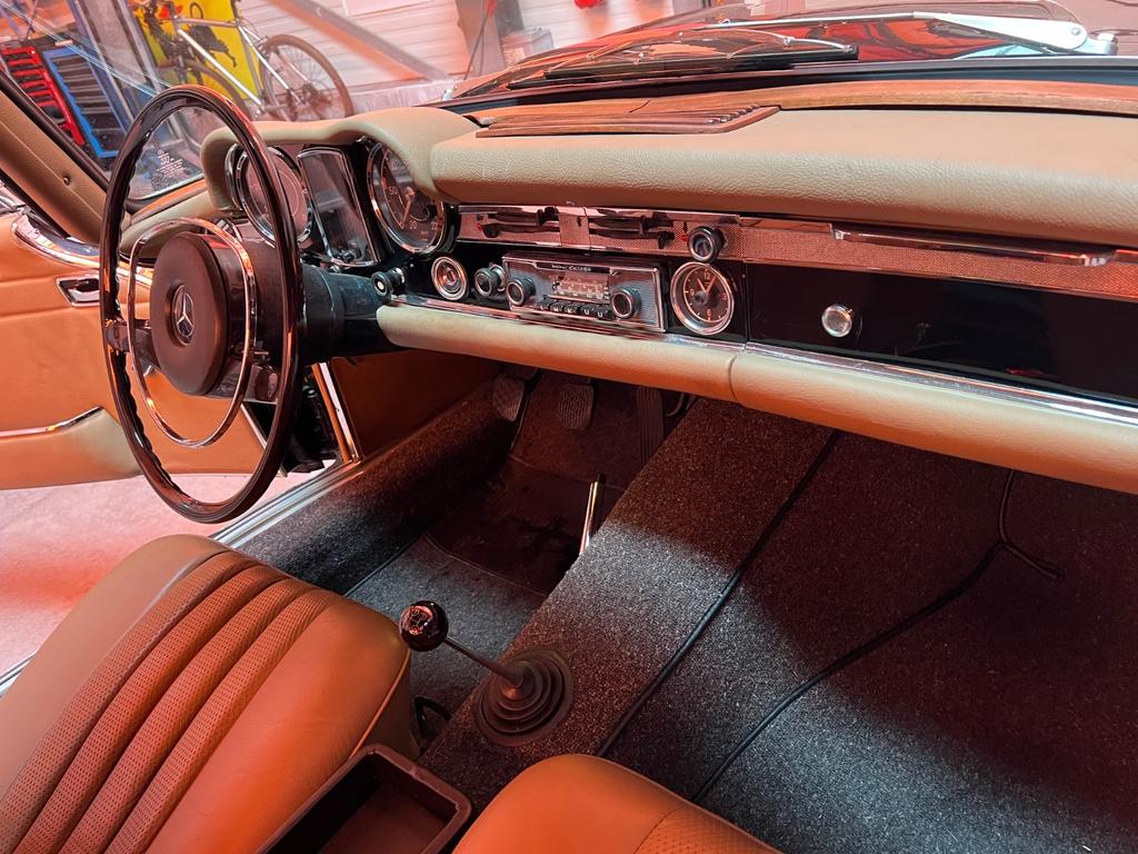 Mercedes-Benz SL 280