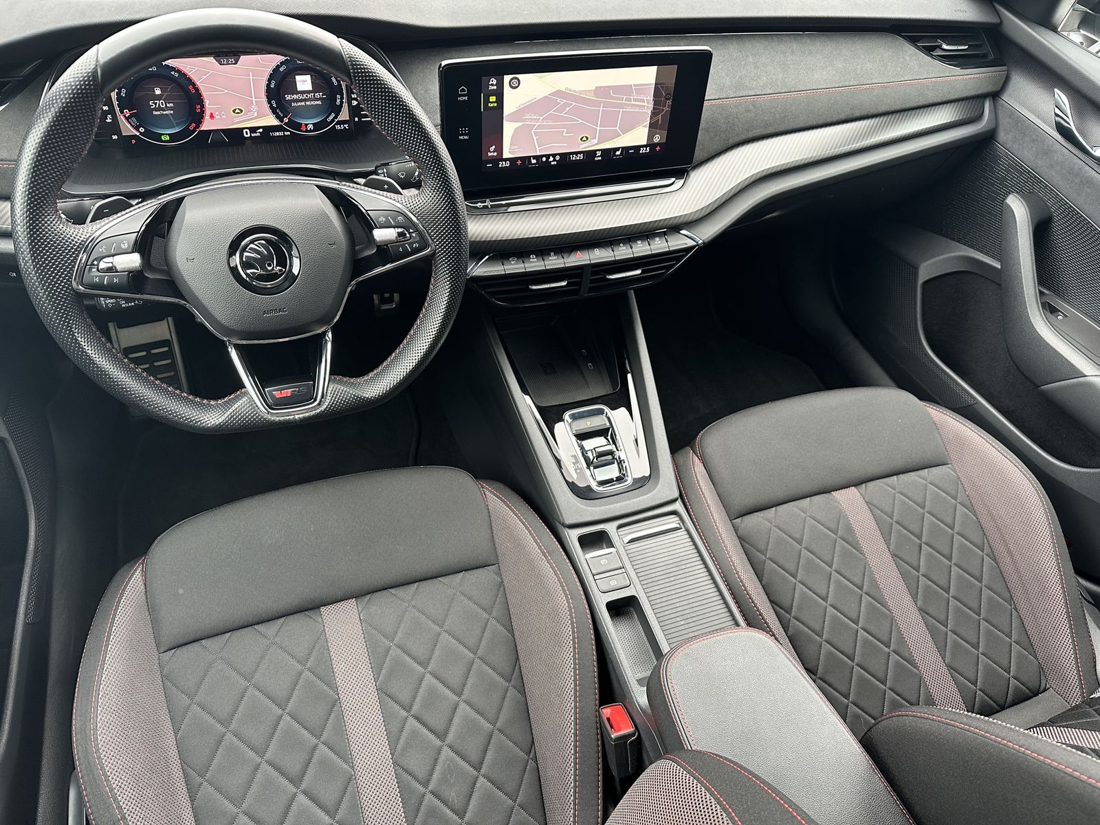 Fahrzeugabbildung SKODA Octavia Combi 2.0 TDI DSG RS NAV+LED+KAMERA+19ZO