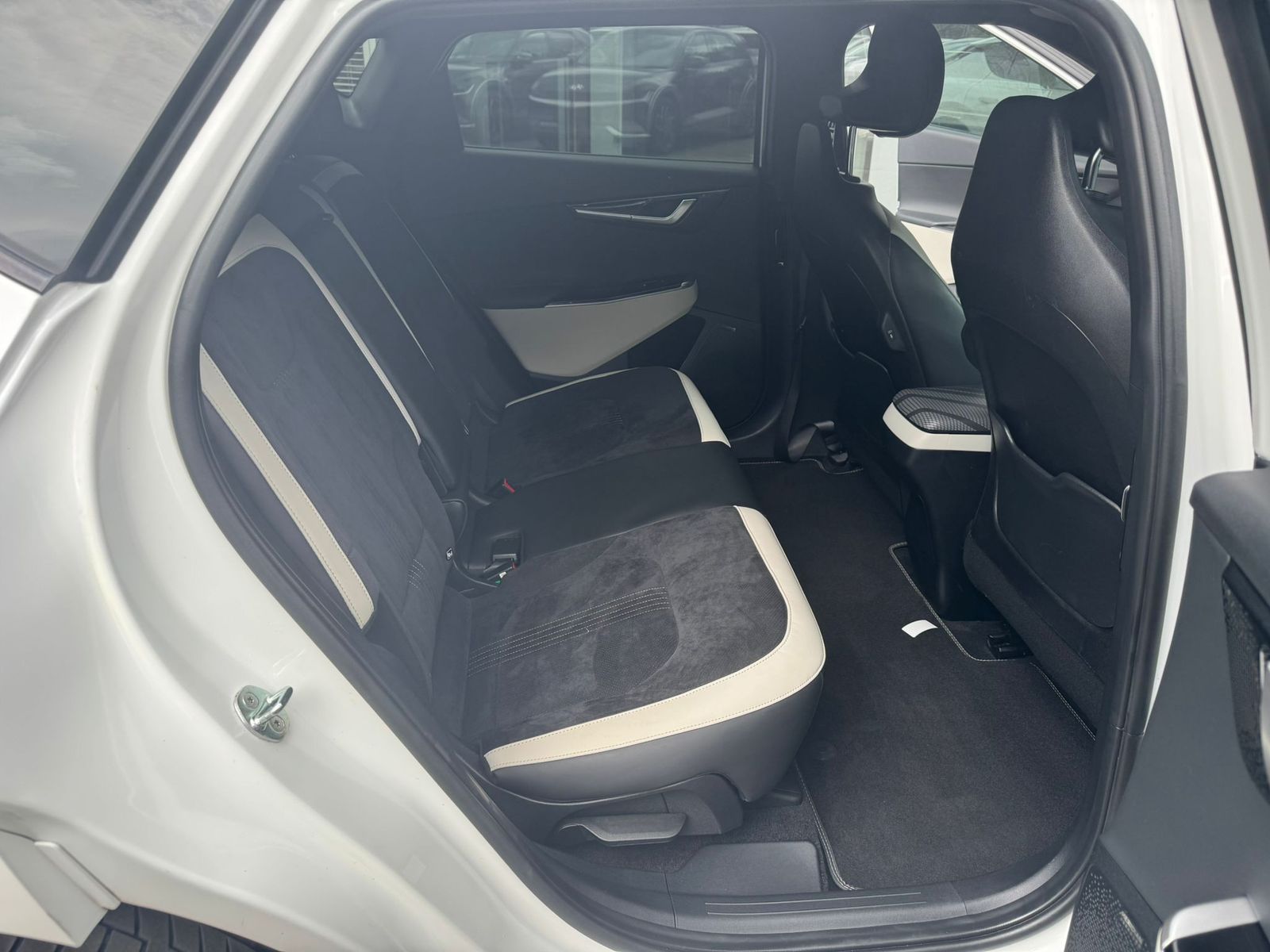 Fahrzeugabbildung Kia EV6 GT-Line 4WD WERKSGA+PANO+MEMO+HEAD+ACC+360°