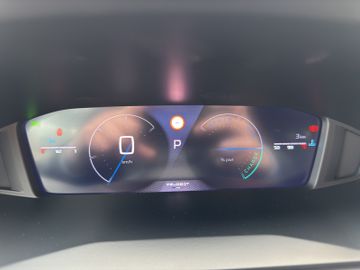 Peugeot 2008 Hybrid 136 Allure +SHZ+SpurH+PDC+LM