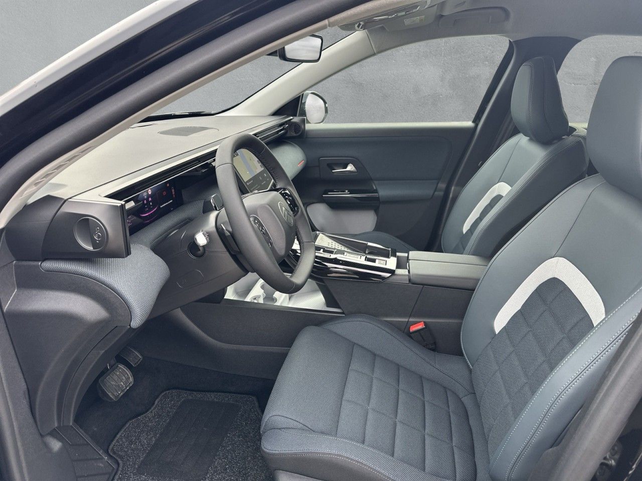 Fahrzeugabbildung Citroën C5 Aircross Hybrid 145 Doppelkupplung PLUS - mit KI generiert/bearbeitet