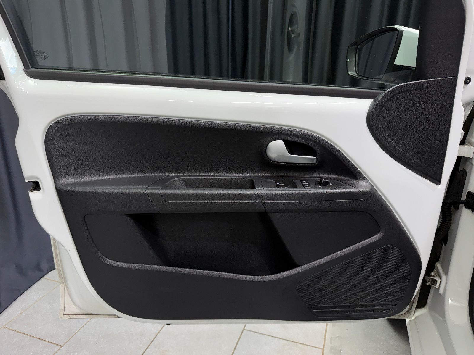 Fahrzeugabbildung Volkswagen up! high up! |KLIMA|PDC