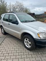 Mercedes-Benz ML 270 Mercedes Benz Daimler - Mercedes-Benz ML 270 aus 2001
