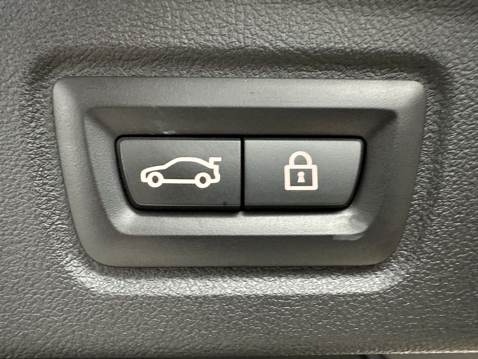 Fahrzeugabbildung BMW i4 40 eDrive M-Sport+NAV+LASER+ACC+360°CAM+AHK