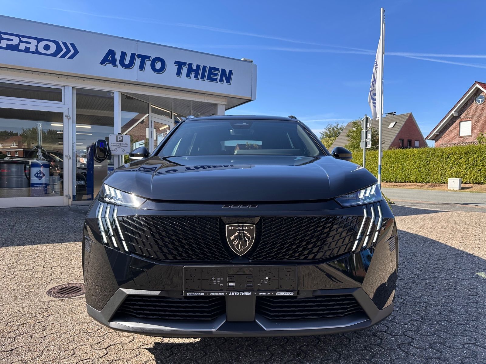 Fahrzeugabbildung Peugeot 5008 GT Hybrid 145 Autom 7-Sitz/ACC/Navi/APP/LED
