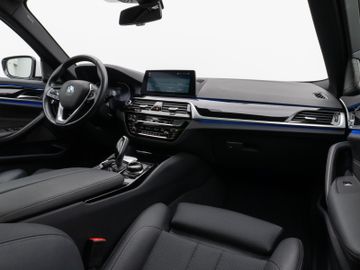 Fahrzeugabbildung BMW 520d xD Tour Sport Line Pano H/K Exklusiv Paket