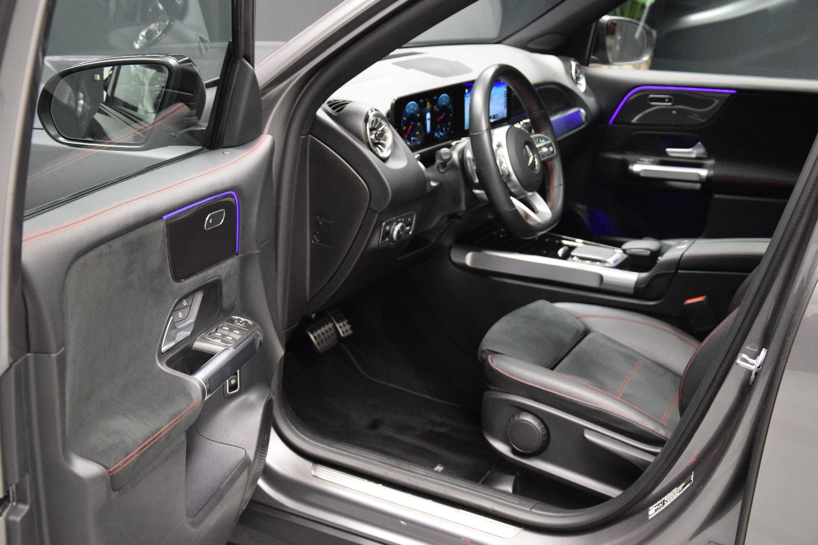 Fahrzeugabbildung Mercedes-Benz GLB 200 AMG Line 7Sitze Pano Ambi Widescreen AHK