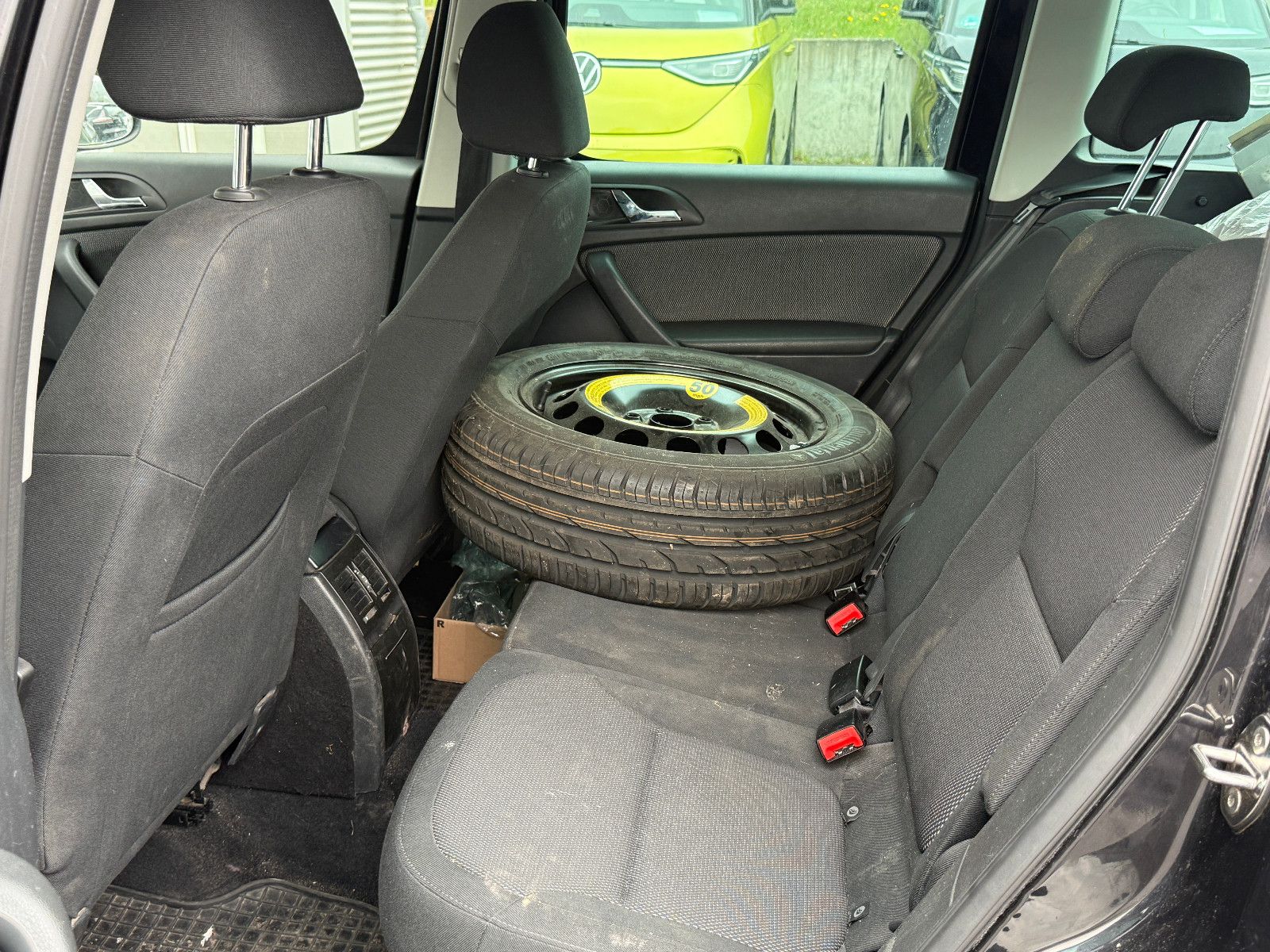 Fahrzeugabbildung SKODA Yeti Ambition Plus Edition AHK SHZ PDC GRA Klima