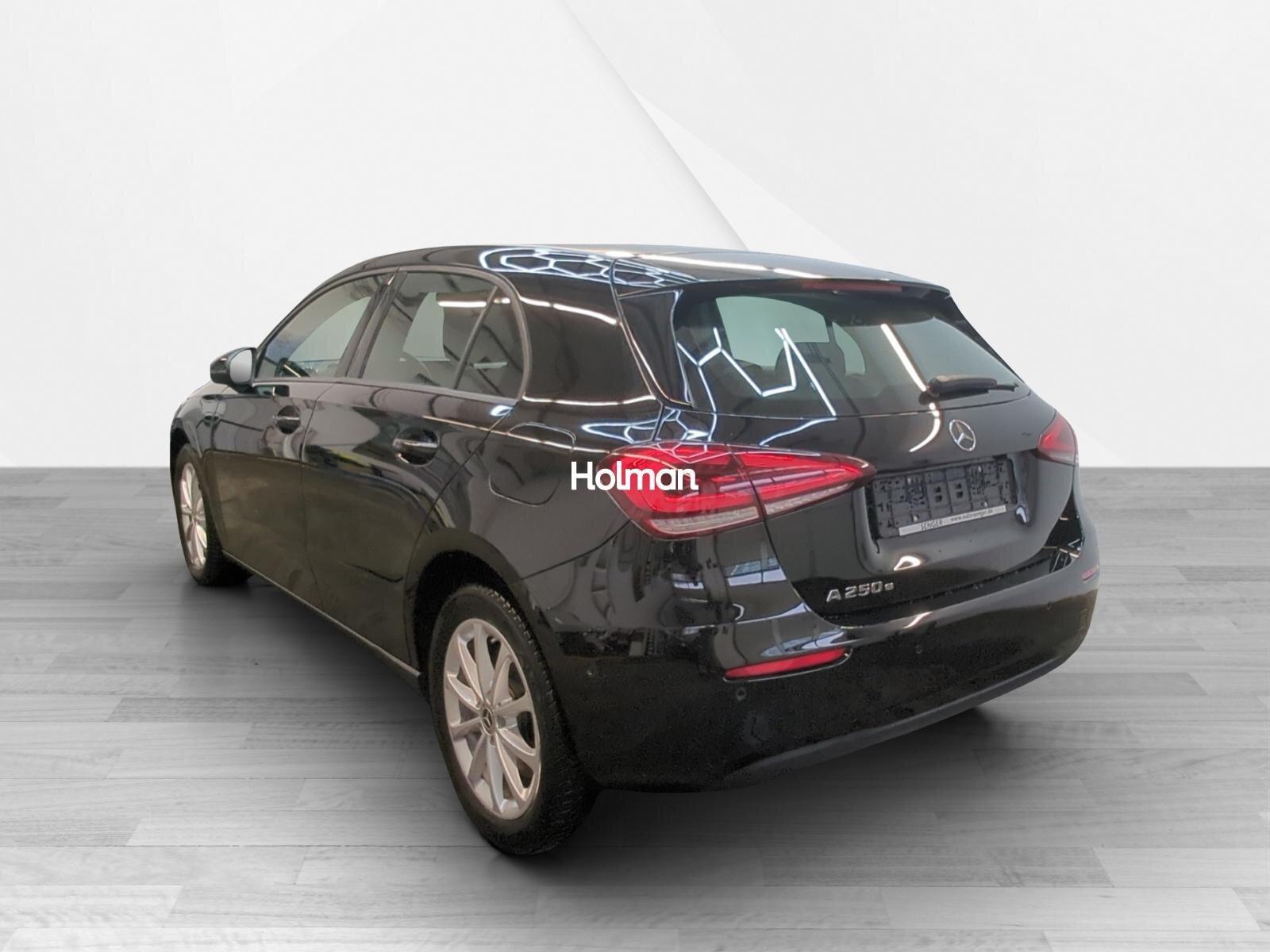 Mercedes-Benz A 250 e 8G MBUX Advanced LED
