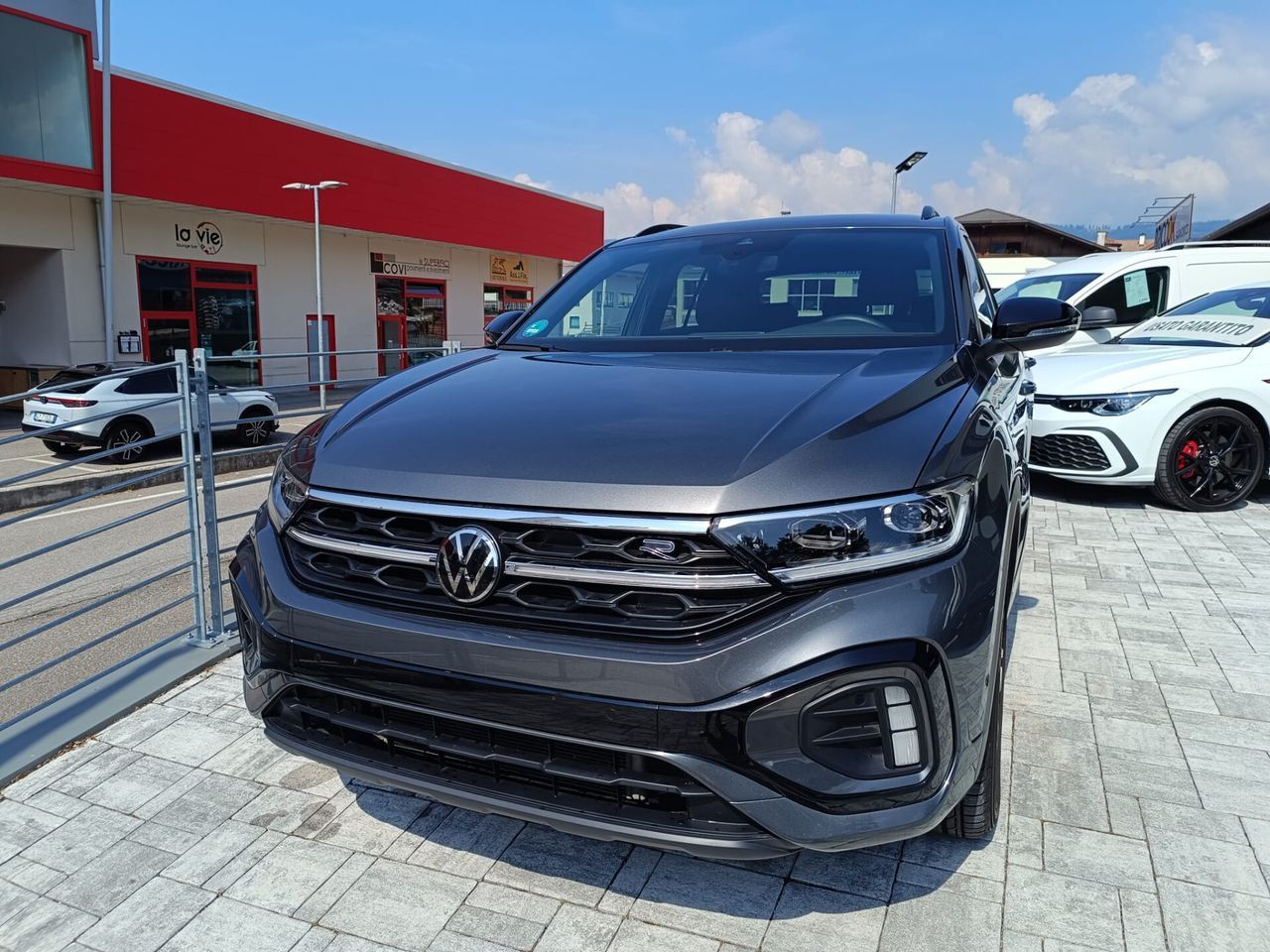Volkswagen VOLKSWAGEN T-ROC 2.0 TDI 150CV 4MOTION R-LINE 4X imagem 2