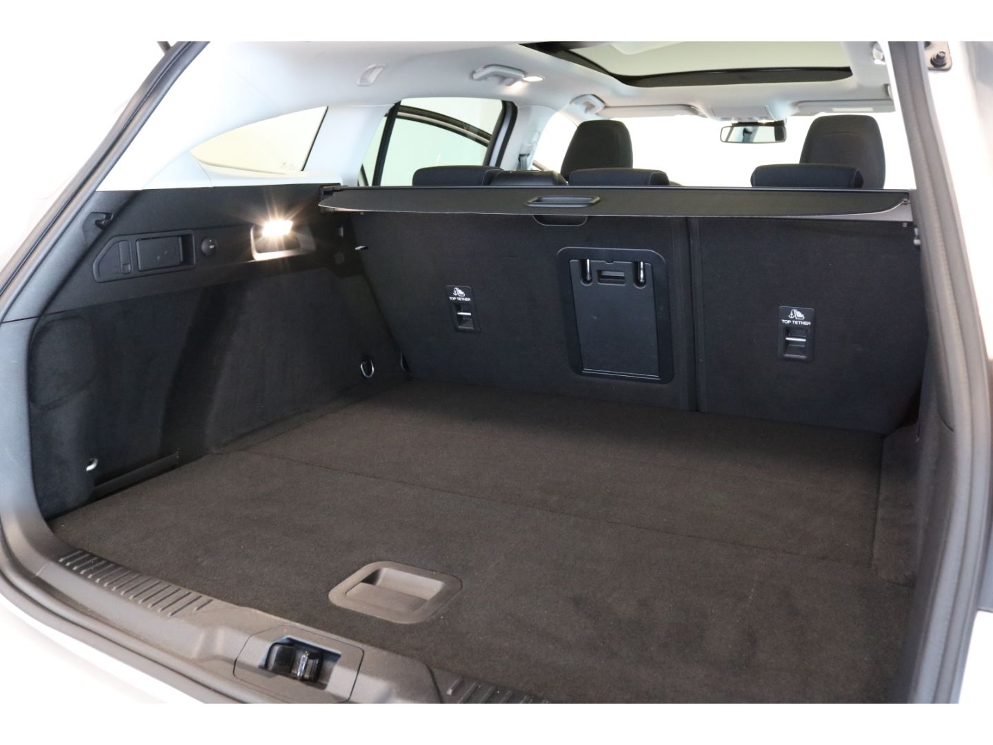 Fahrzeugabbildung Ford Focus Active X Schiebdach LED DAB totWinkel ASS