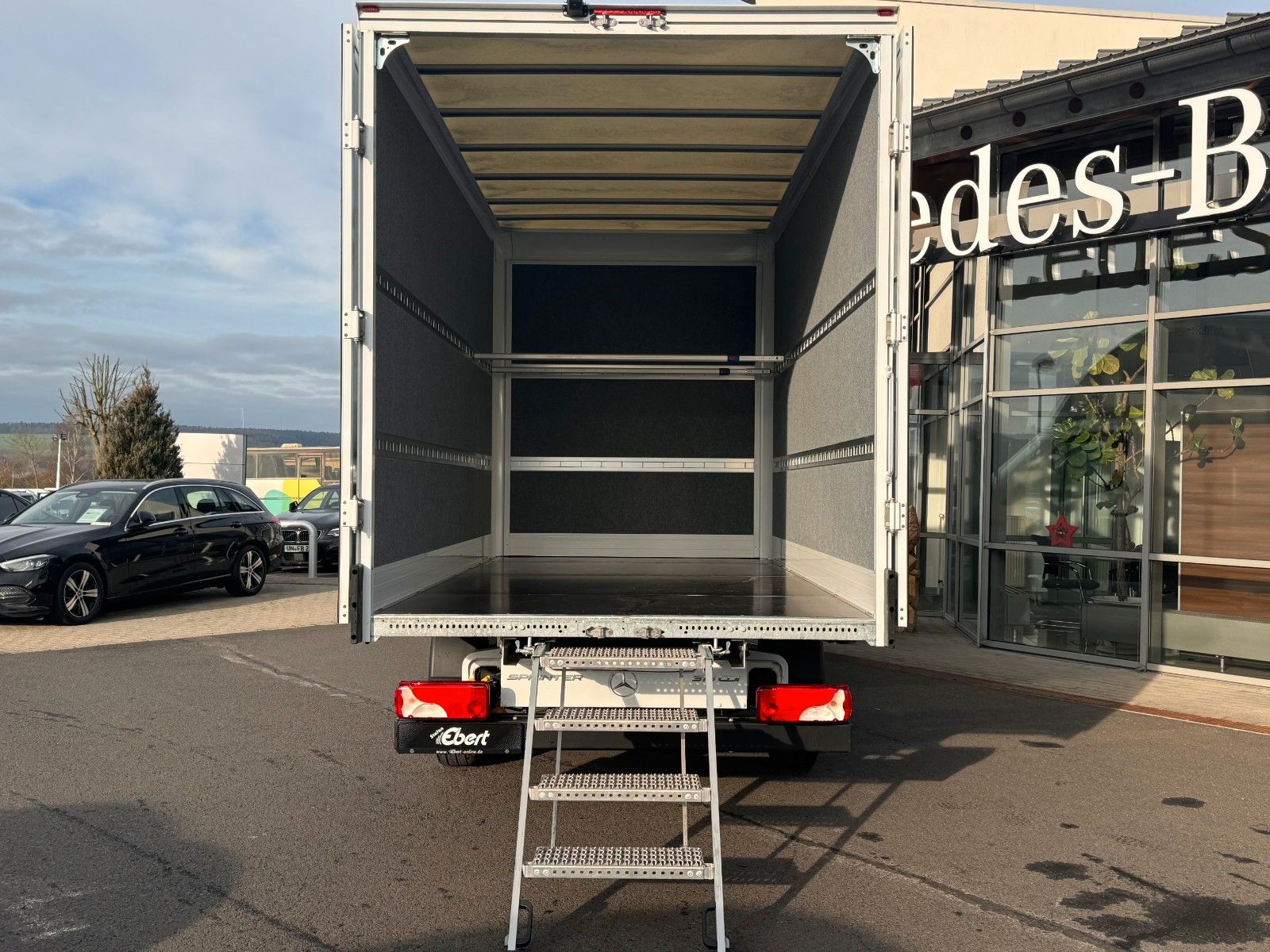 Fahrzeugabbildung Mercedes-Benz Sprinter 315 CDI Möbelkoffer Treppe Windabweiser
