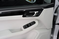 PORSCHE Macan S*CHRONO*PANO*PDLS+*ACC*360*BICOLOR*MEMORY PORSCHE Macan S*CHRONO*PANO*PDLS+*ACC*360*BICOLOR*MEMORY