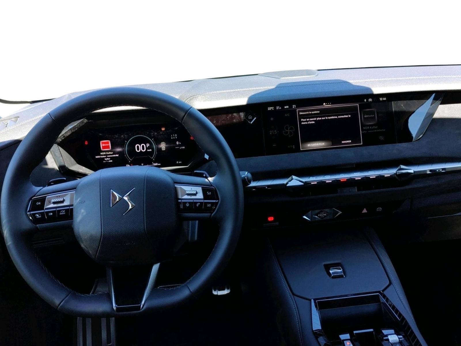 DS Automobiles Nº4 ÉTOILE + Alcantara HYBRID 145 PS