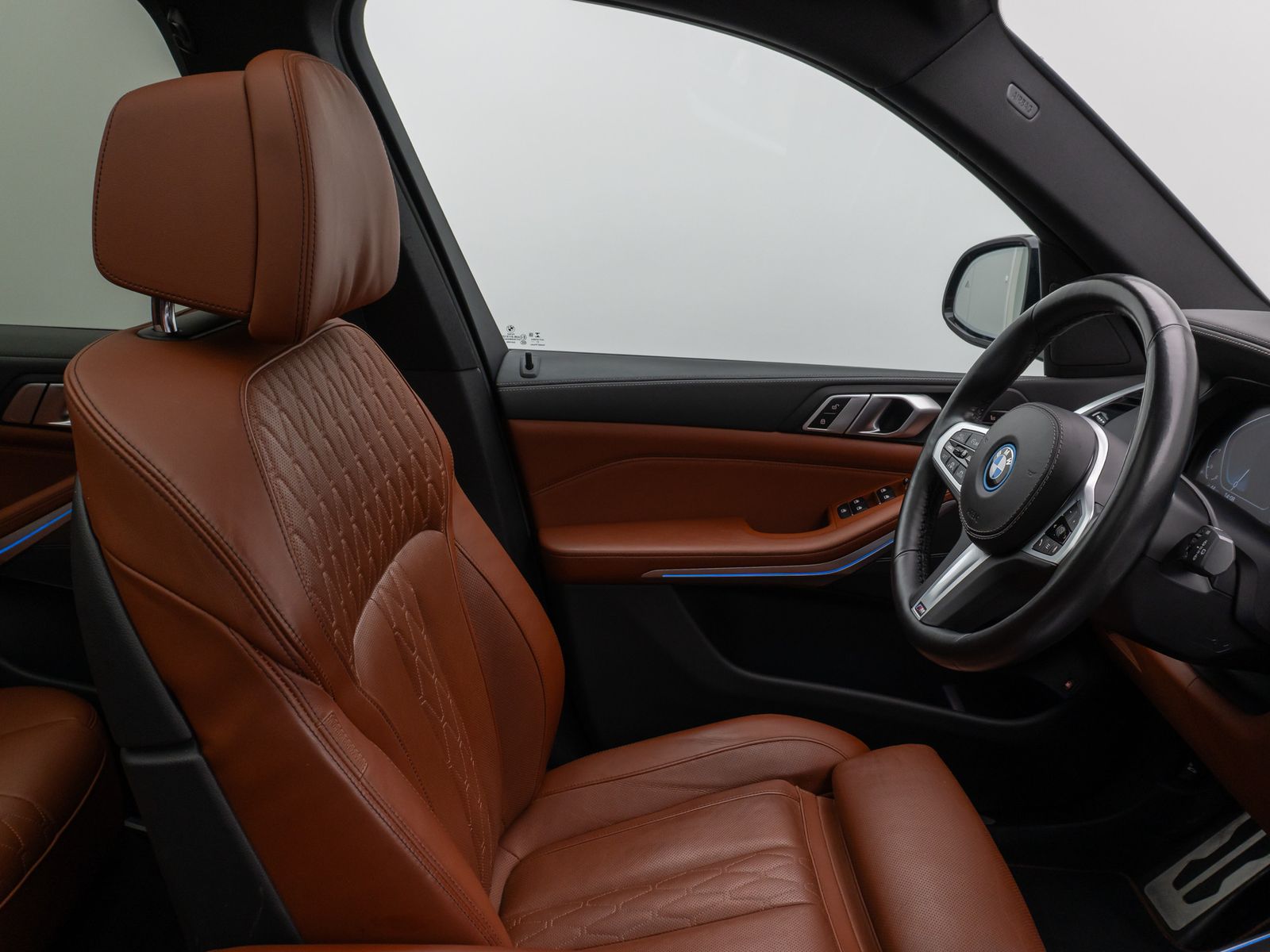 Fahrzeugabbildung BMW X5 xD45e M Sport Panorama 360°HUD HiFi NightVisi