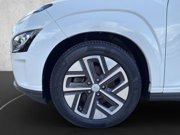 Hyundai Kona Elektro Kam.+LED+SHZ+ACC+LM+PDC+SpurH+AUT