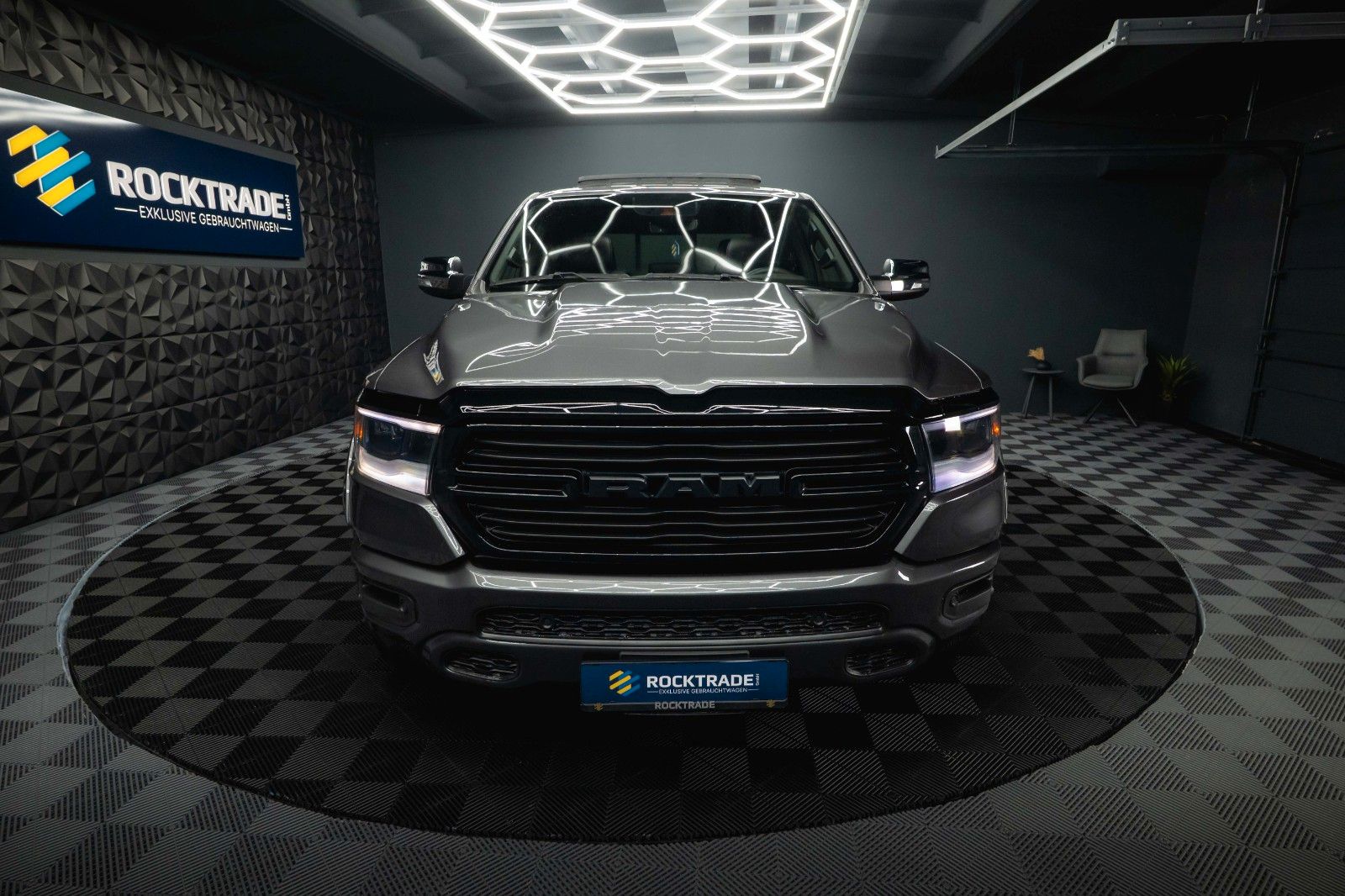 Fahrzeugabbildung Dodge RAM 5.7 V8 HEMI 4x4 Sport Night *Pano*22 Zoll*