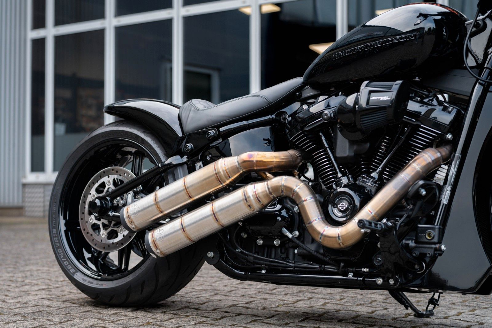 Fahrzeugabbildung Harley-Davidson FXBRS Breakout 114 cui - Kesstech BTC Gangster
