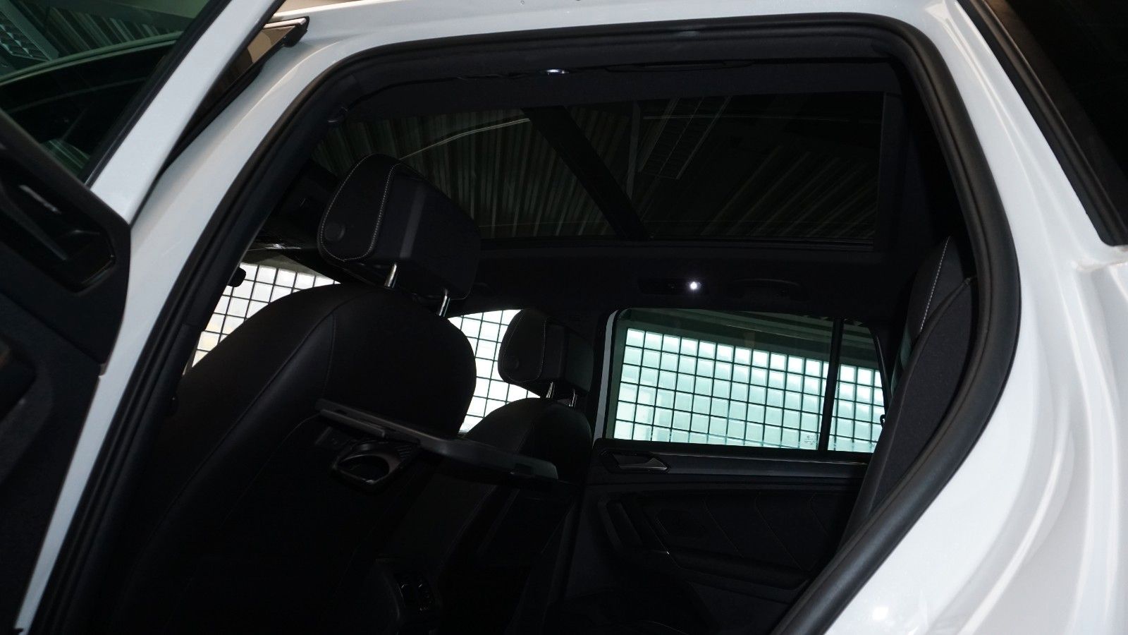 Fahrzeugabbildung Volkswagen Tiguan 4Motion R line *PANO*KAMERA*PERLMUTT*