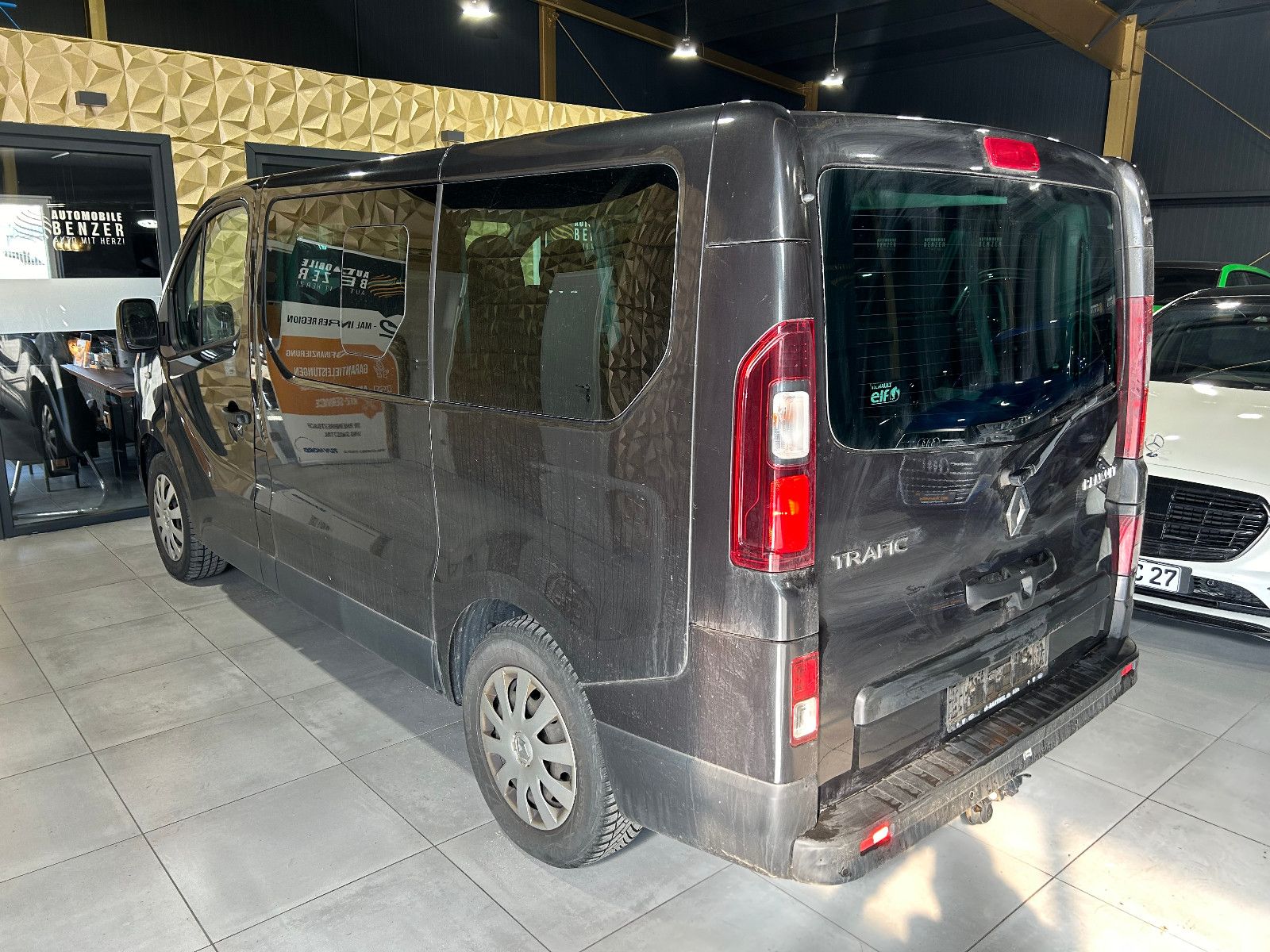 Fahrzeugabbildung Renault Trafic Combi L1H1 2,7t  Expression/9-SITZ/NAVI/