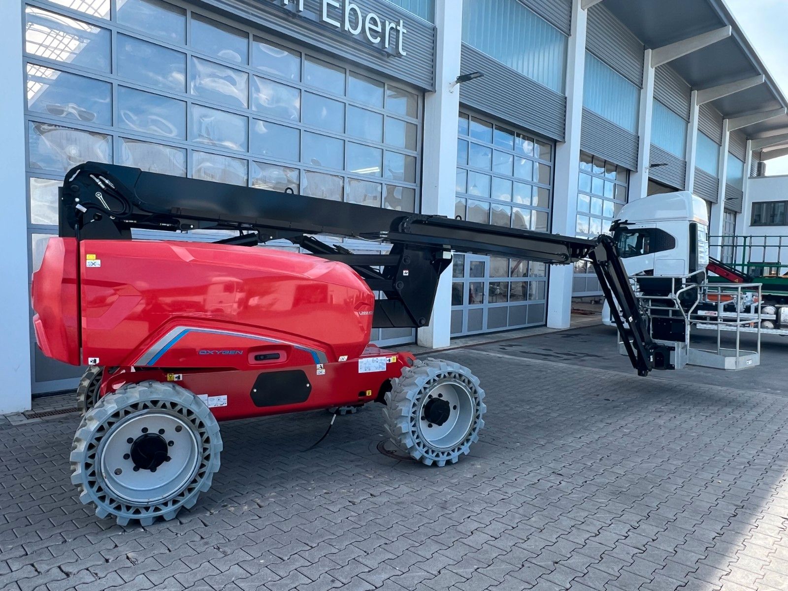 Fahrzeugabbildung Manitou 200 ATJE S1 e-drive / Arbeitshöhe: 20m / 4x4