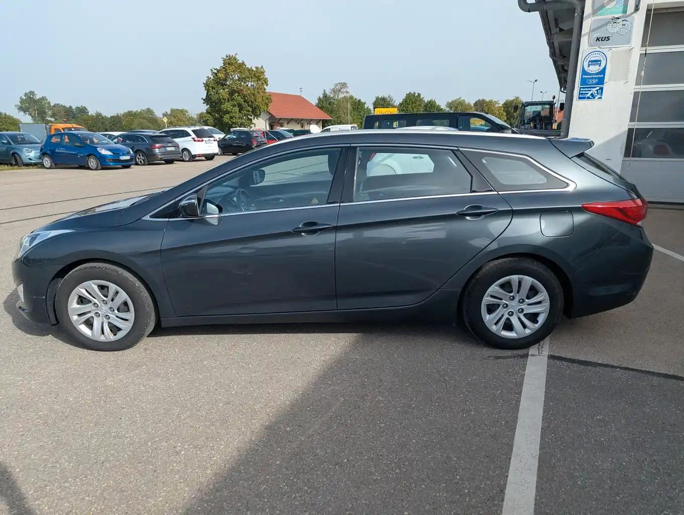 Hyundai i40 2013 — rear view