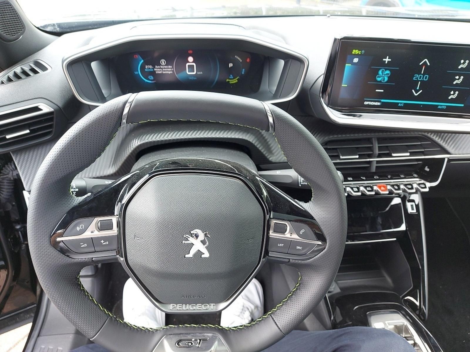 Peugeot e-2008 GT Pack 136