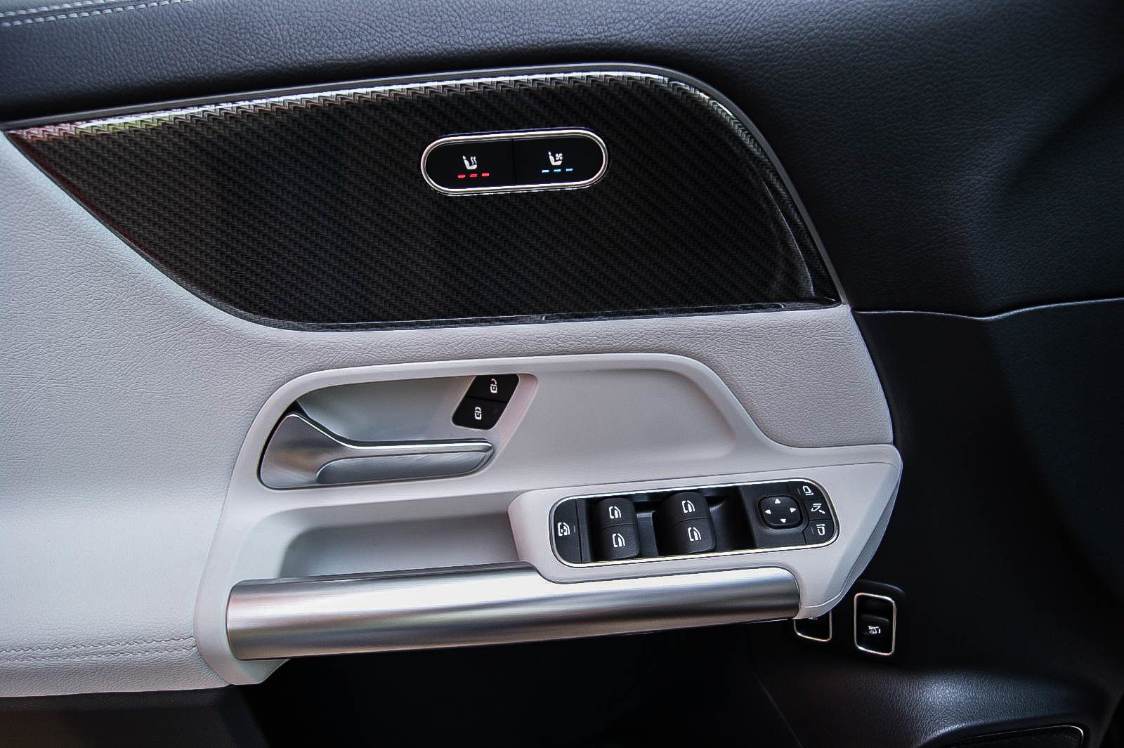 Fahrzeugabbildung Mercedes-Benz GLA 250 e AMG MBUX PANORAMA LEDER ANHZV