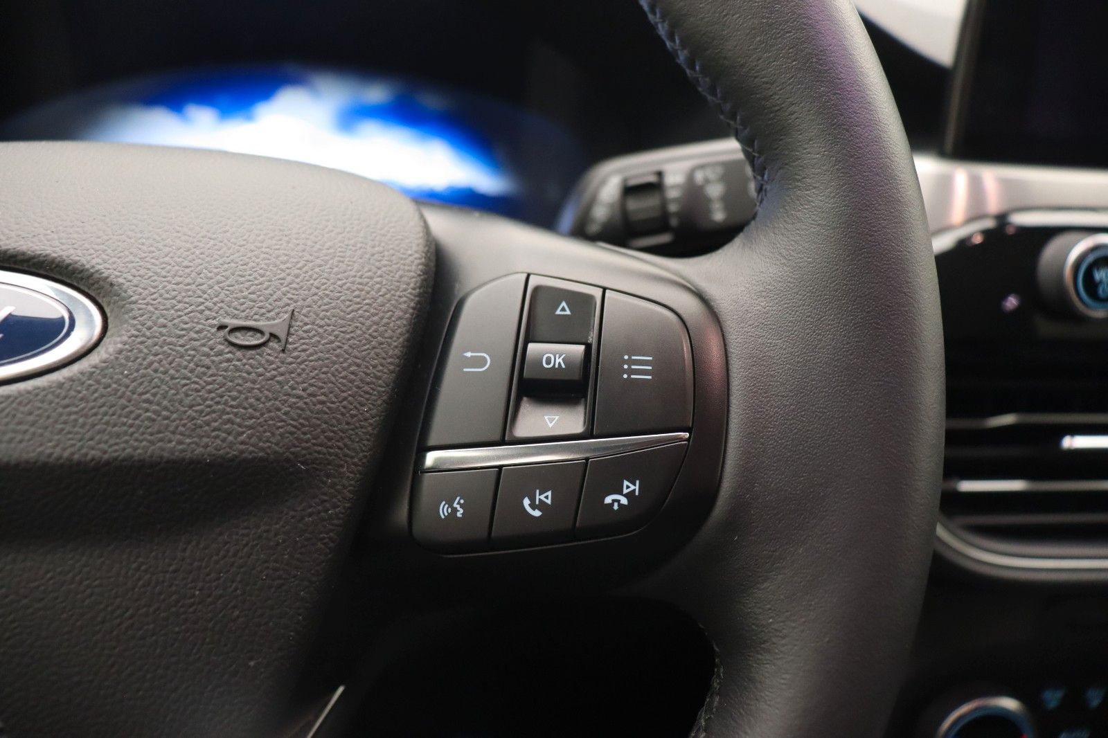 Fahrzeugabbildung Ford Kuga 1.5 Titanium X HUD AHK LED ACC