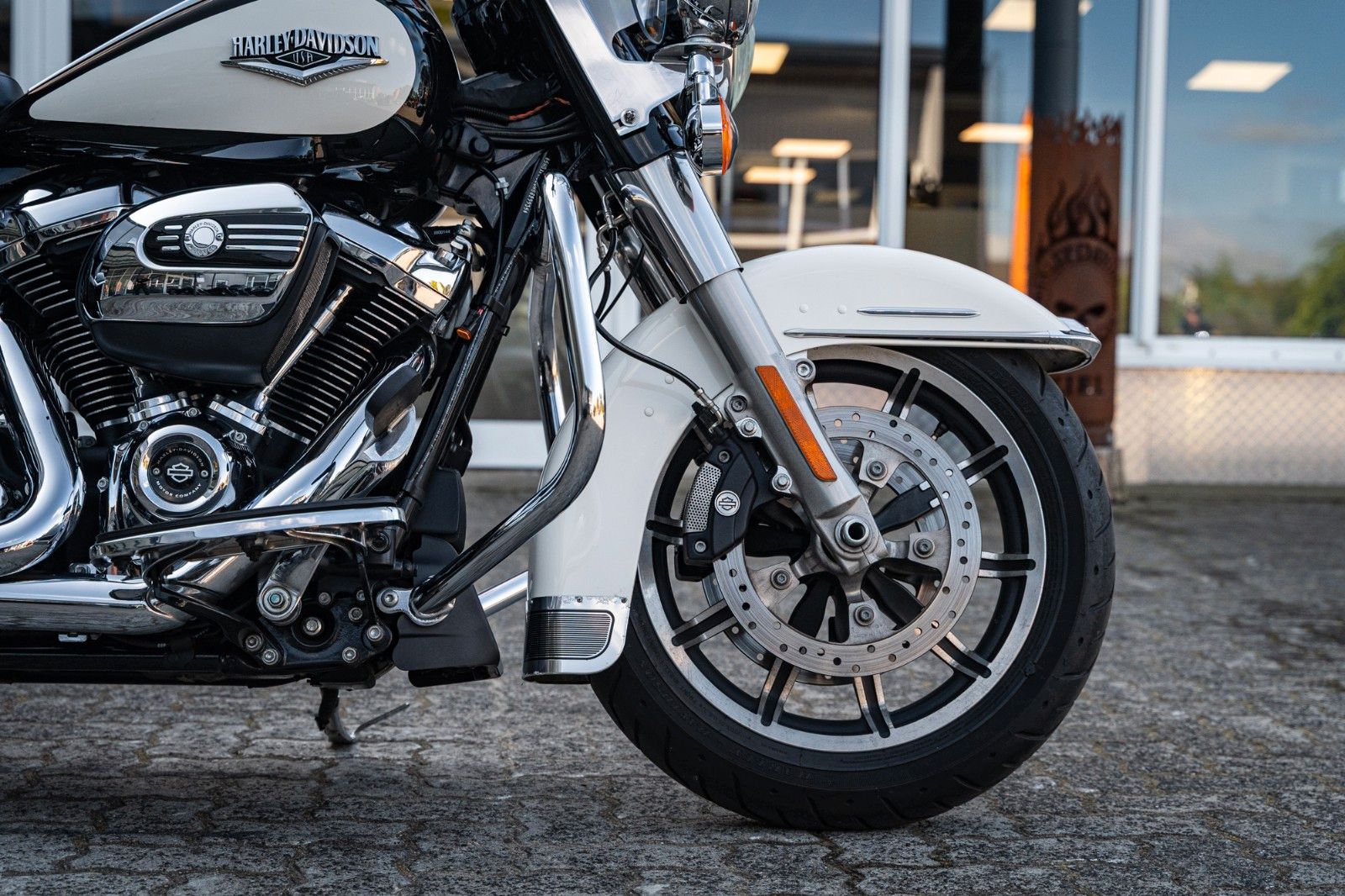 Fahrzeugabbildung Harley-Davidson ROAD KING POLICE FLHP TOURING - JEKILL&HYDE