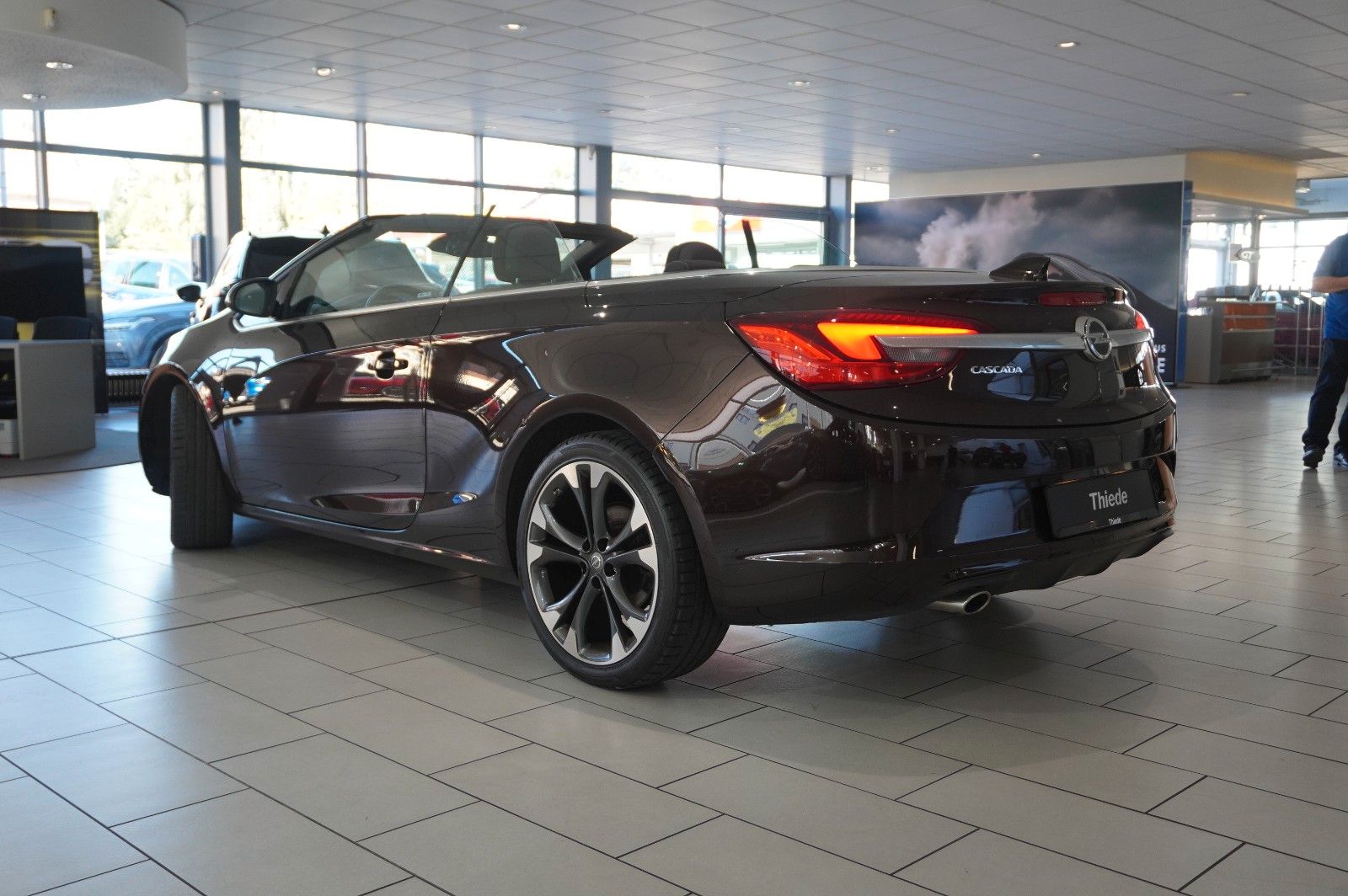 Fahrzeugabbildung Opel Cascada 1.4T EDITION SPORT/SHZ/TEMP/USB/BI-COLOR