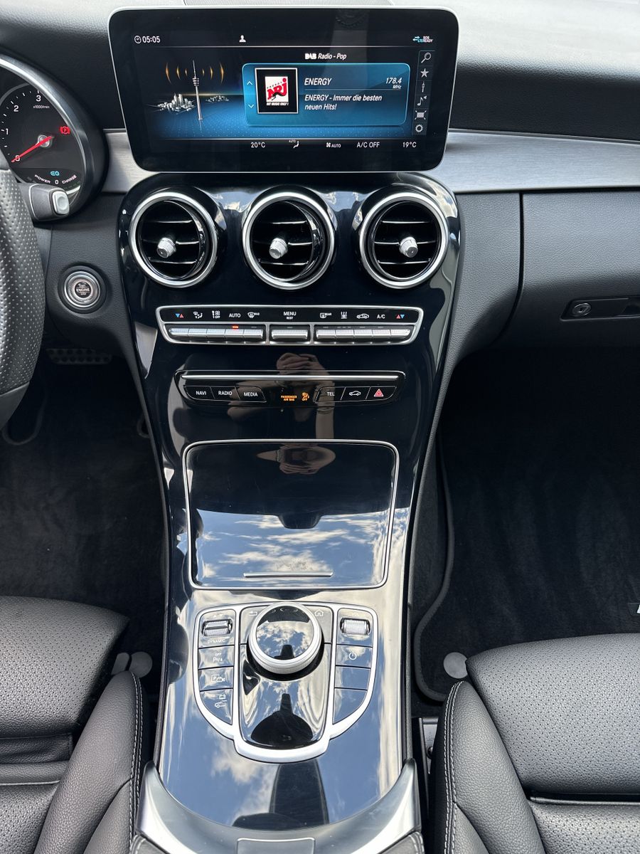 Fahrzeugabbildung Mercedes-Benz C 300de AMG-Line NAV+LED+KAMERA+CARPLAY+DAB+1H