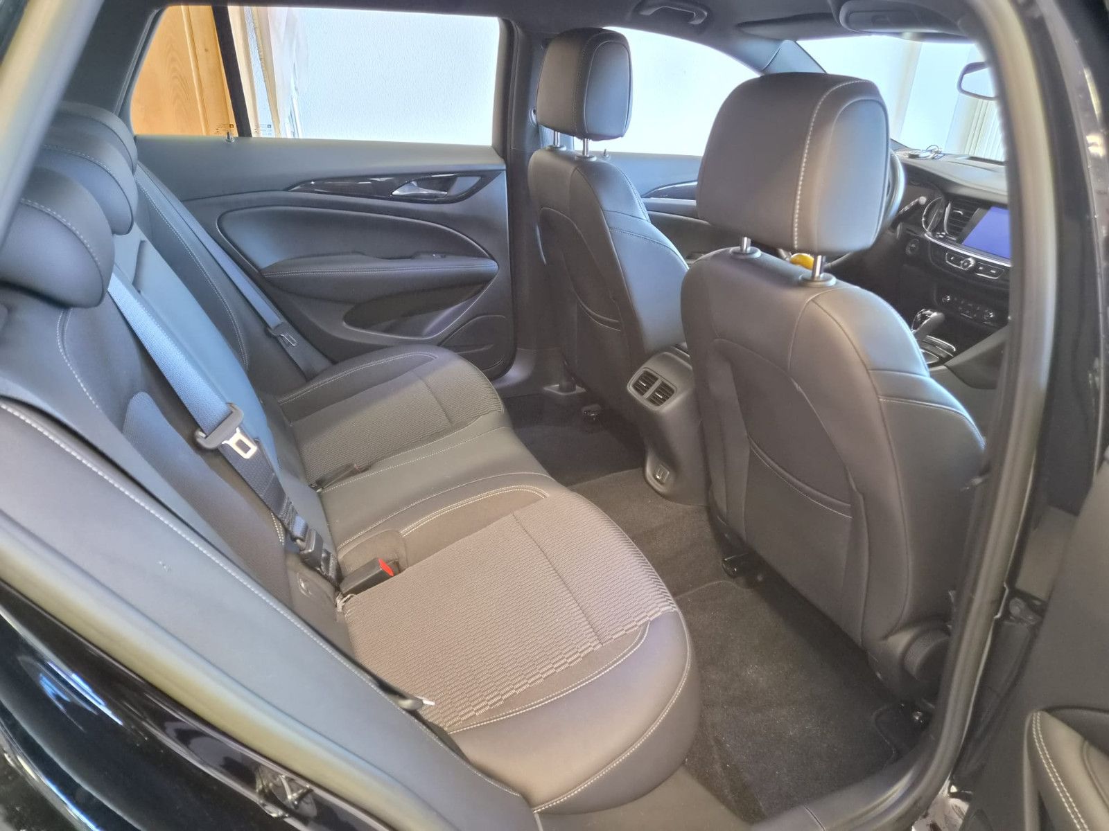 Fahrzeugabbildung Opel Insignia B Sports Tourer Elegance / ERGOSITZ /