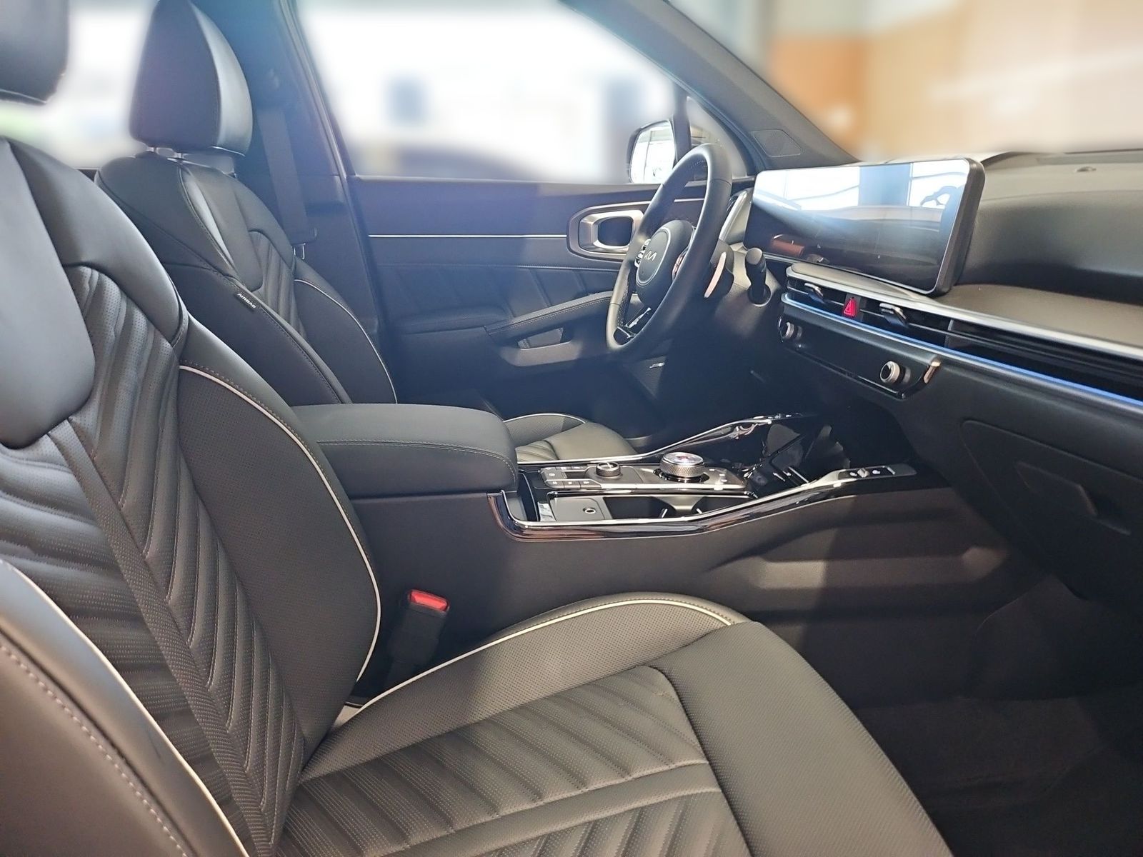 Fahrzeugabbildung Kia SORENTO PE 1.6T PHEV AWD PLAT 7S NAP PR