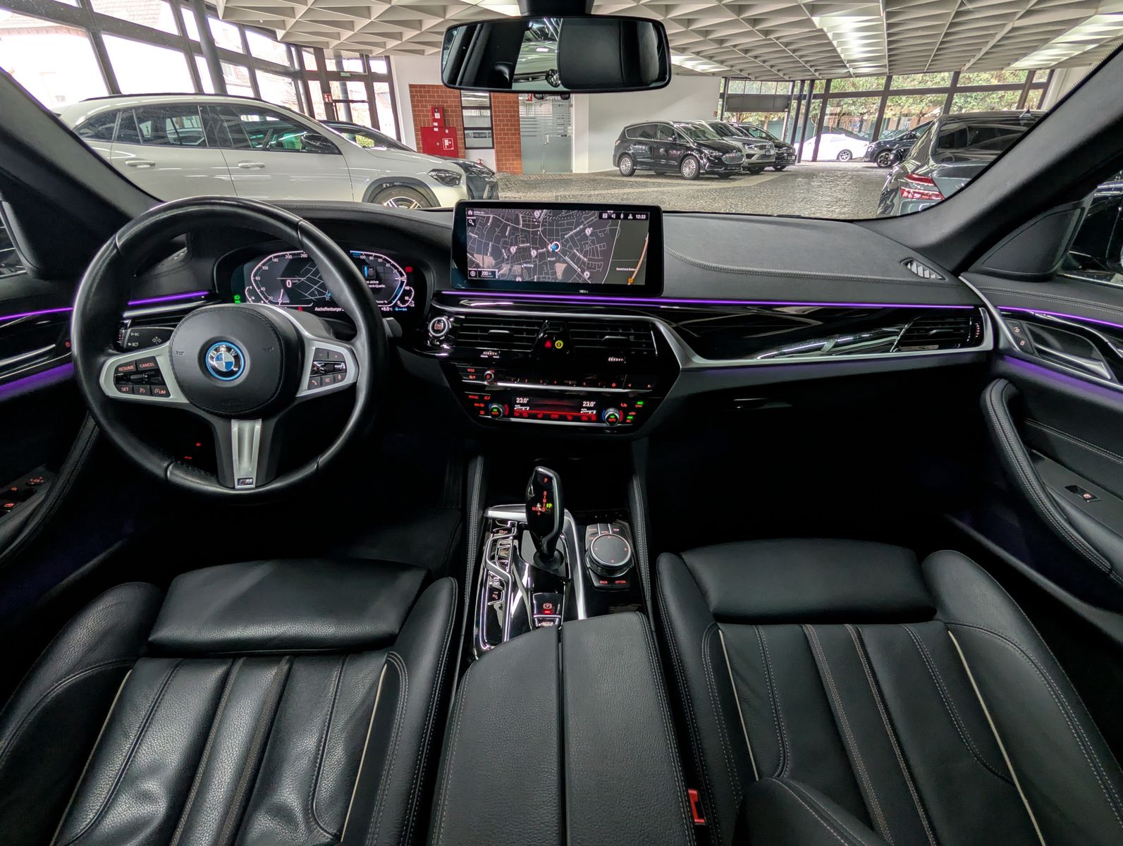 Fahrzeugabbildung BMW 530 e Luxury Line SPORT PANO LED KAM LEDER AHK