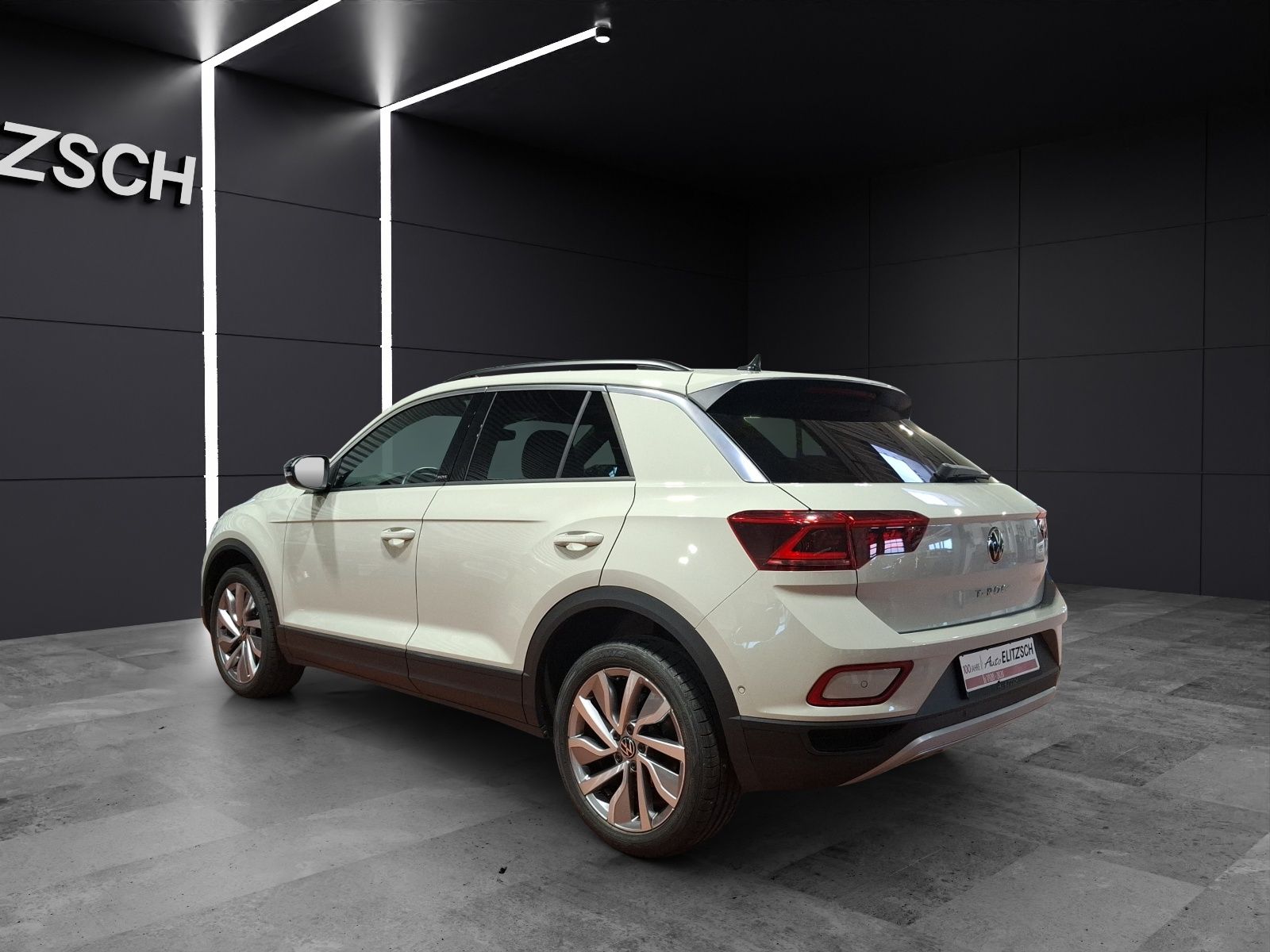 Fahrzeugabbildung Volkswagen T-Roc TSI Move Matrix ACC PDC Climatronic AID SH